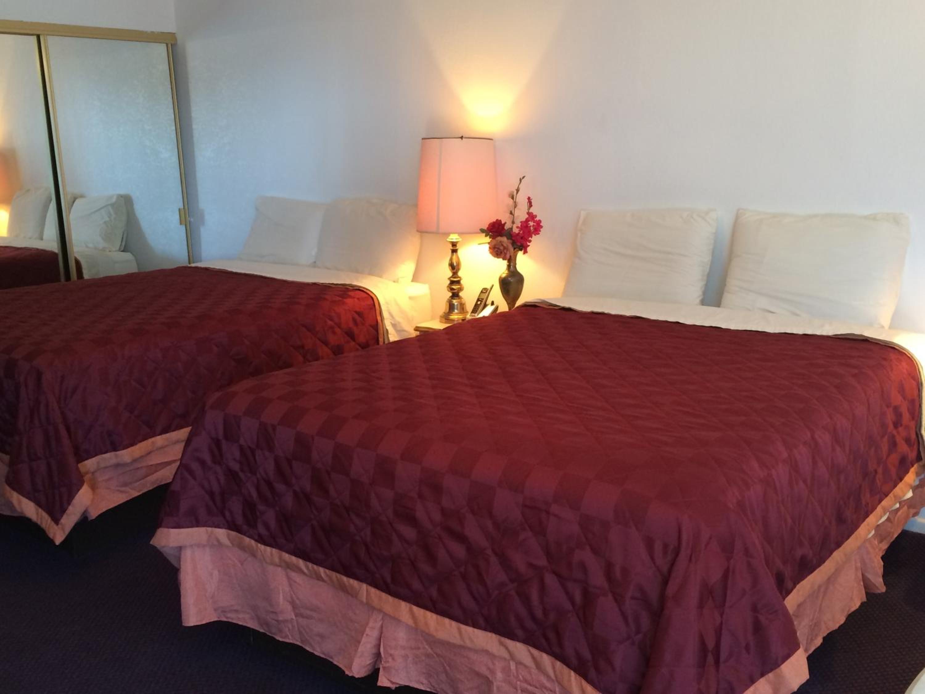 Double Room with Two Double Beds - Photo 2