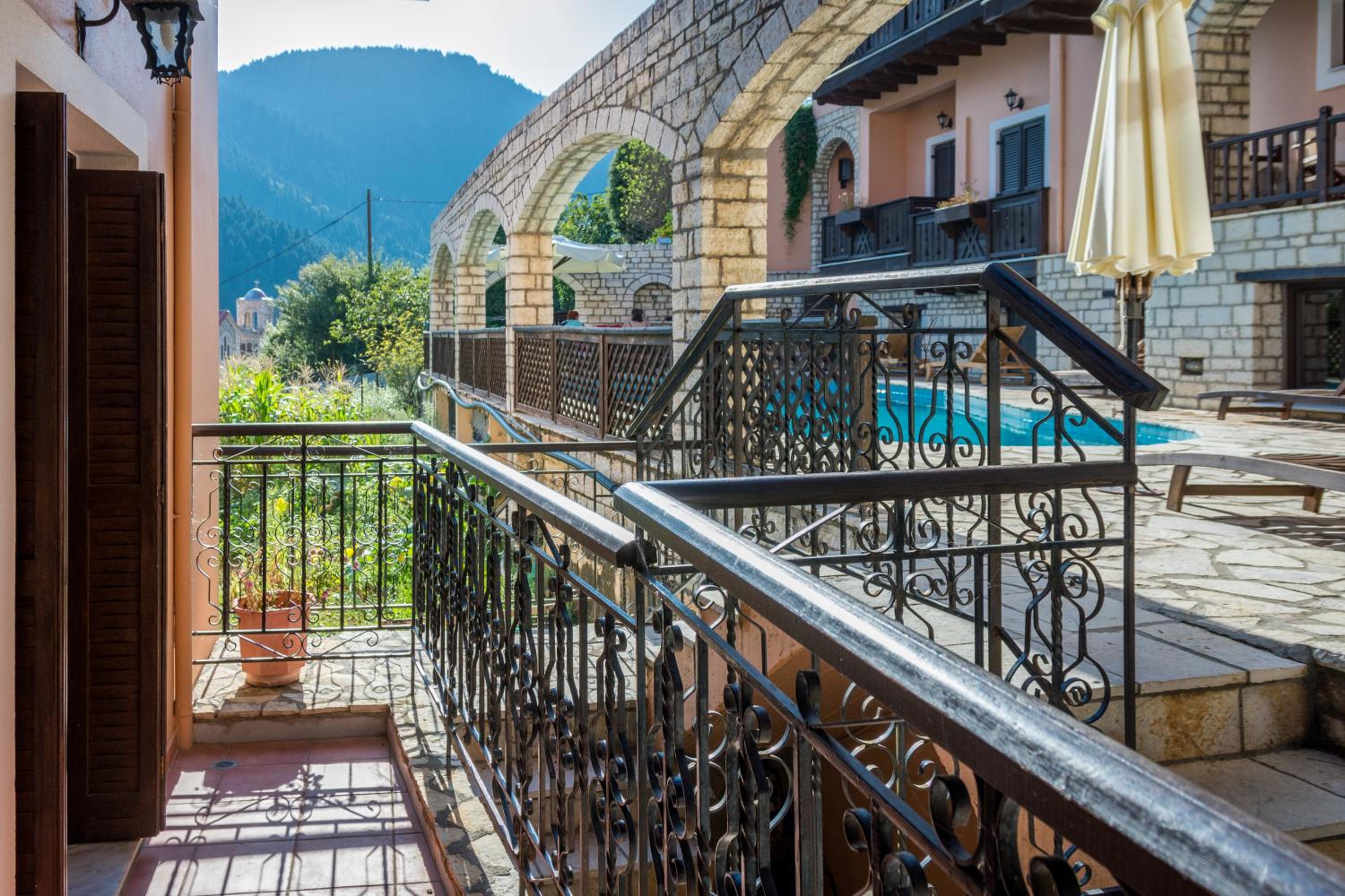 Double or Twin Room with Garden View - Photo 2