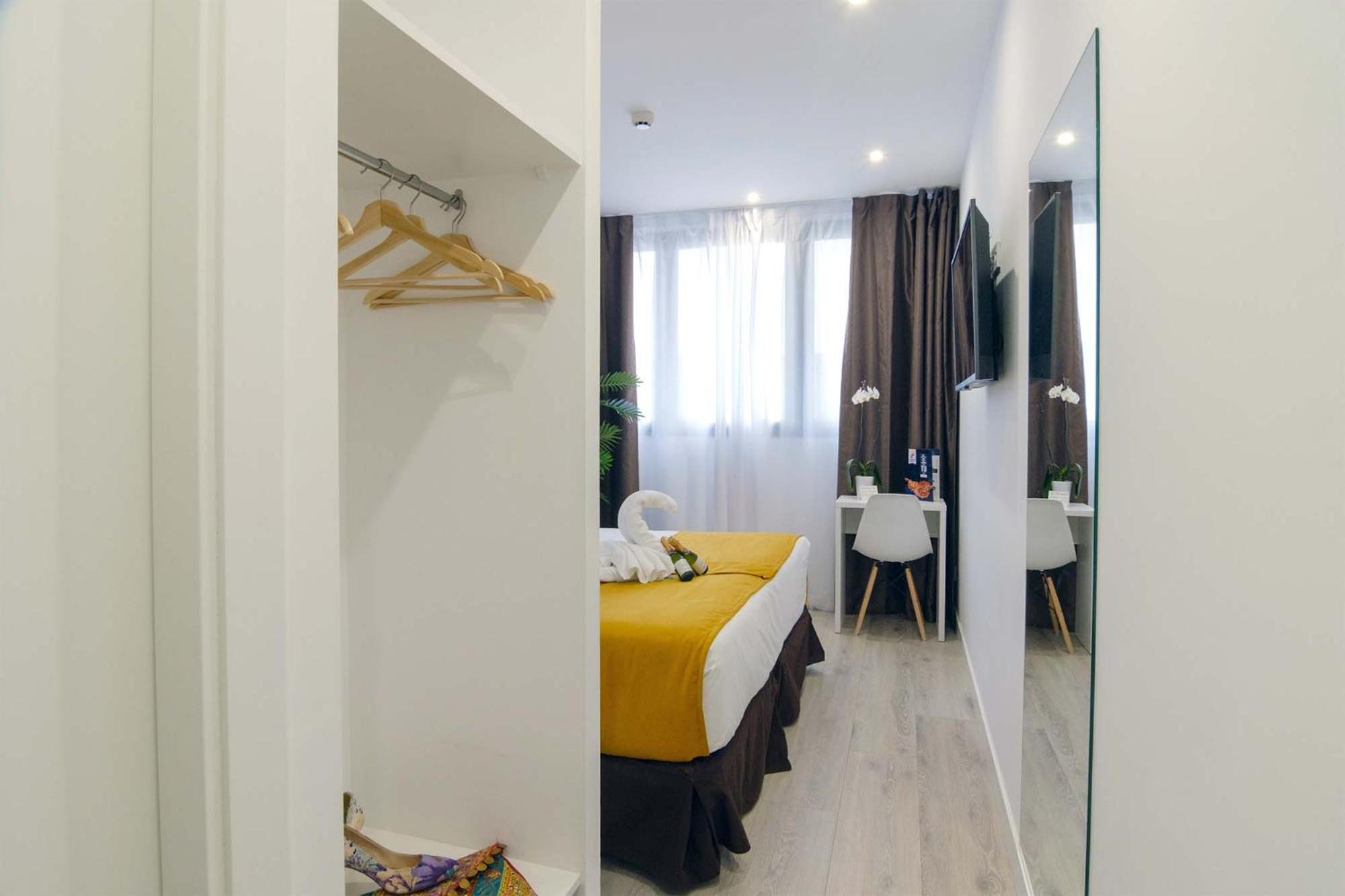 Deluxe Double or Twin Room photo 2