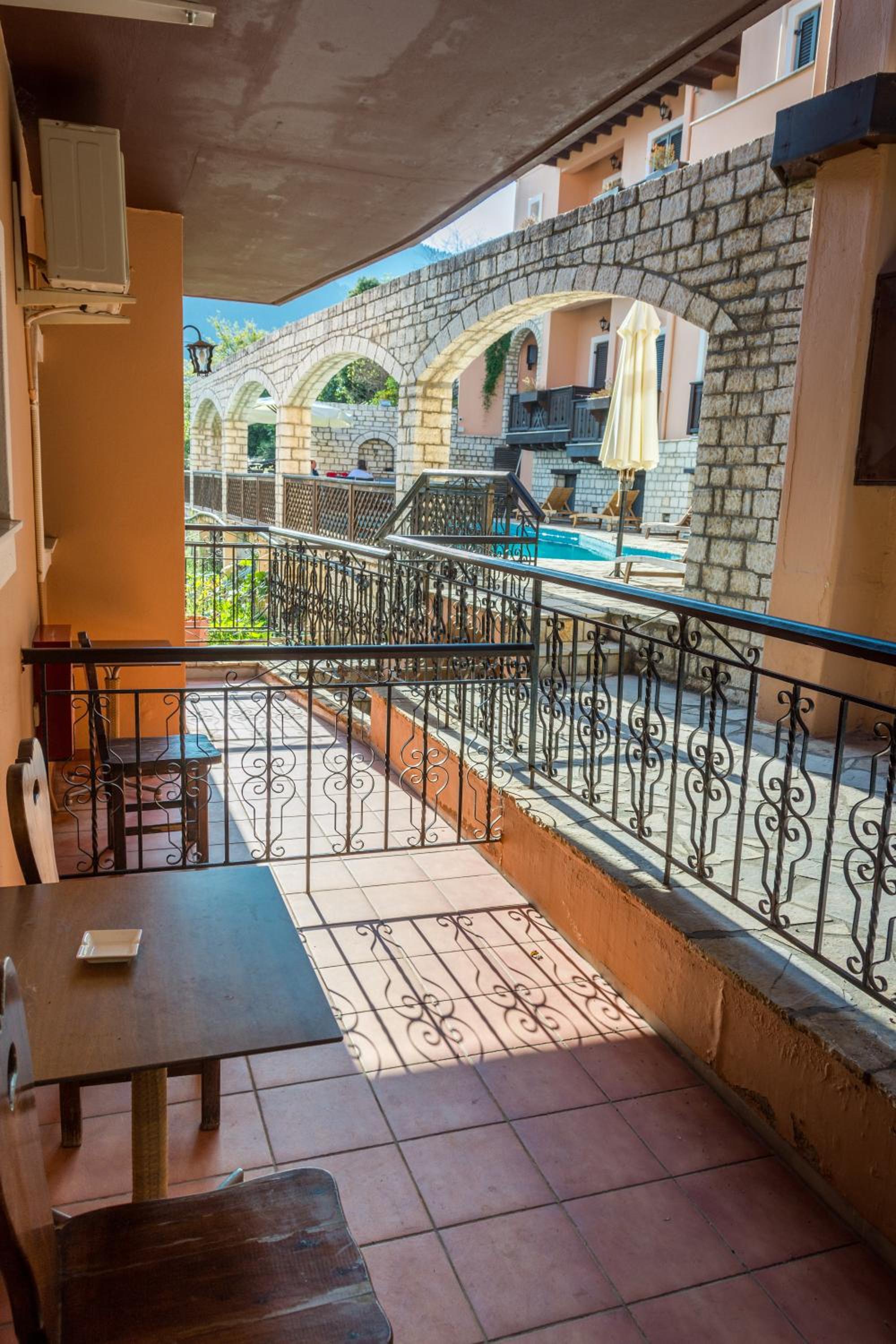 Double or Twin Room with Garden View - Photo 4