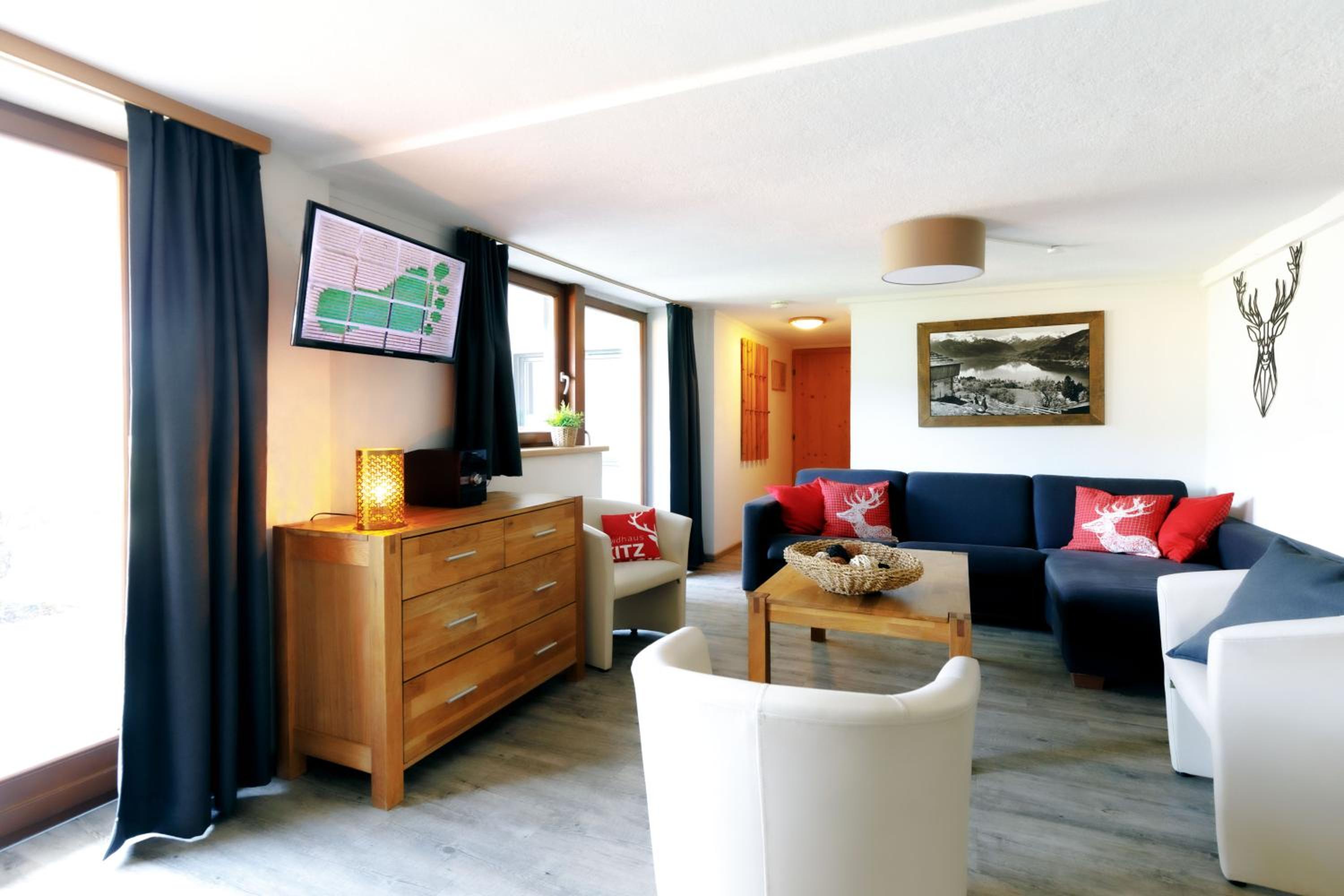 Two-Bedroom Apartment with Terrace (7 Adults) photo 1