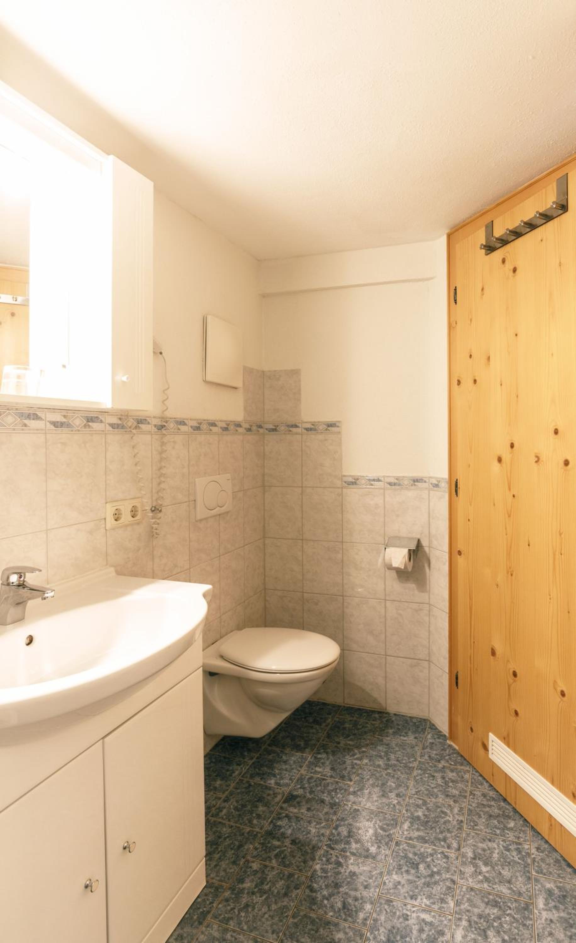 Two-Bedroom Apartment with Terrace (7 Adults) photo 3