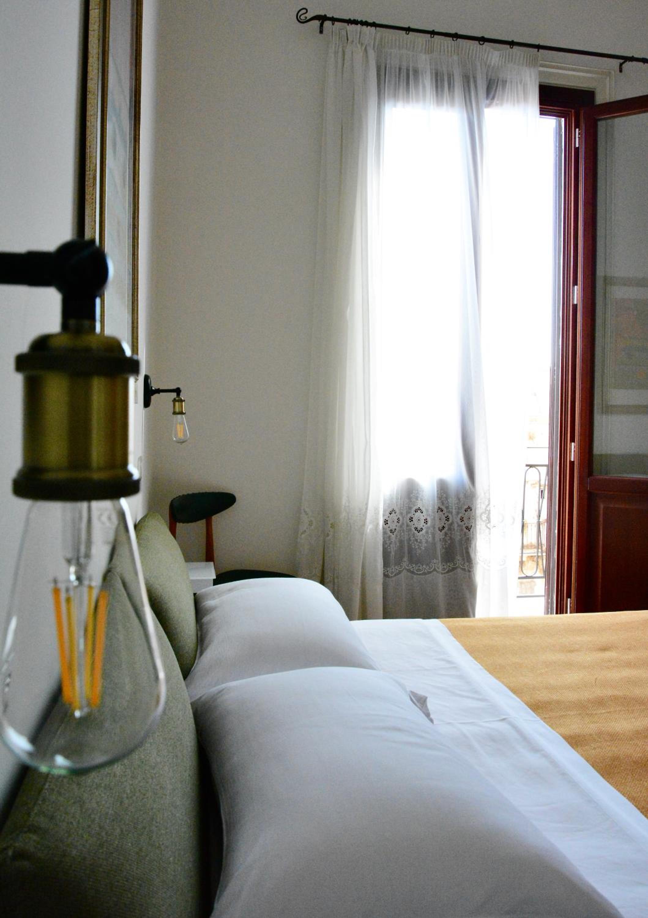 Deluxe Double Room - Photo 3
