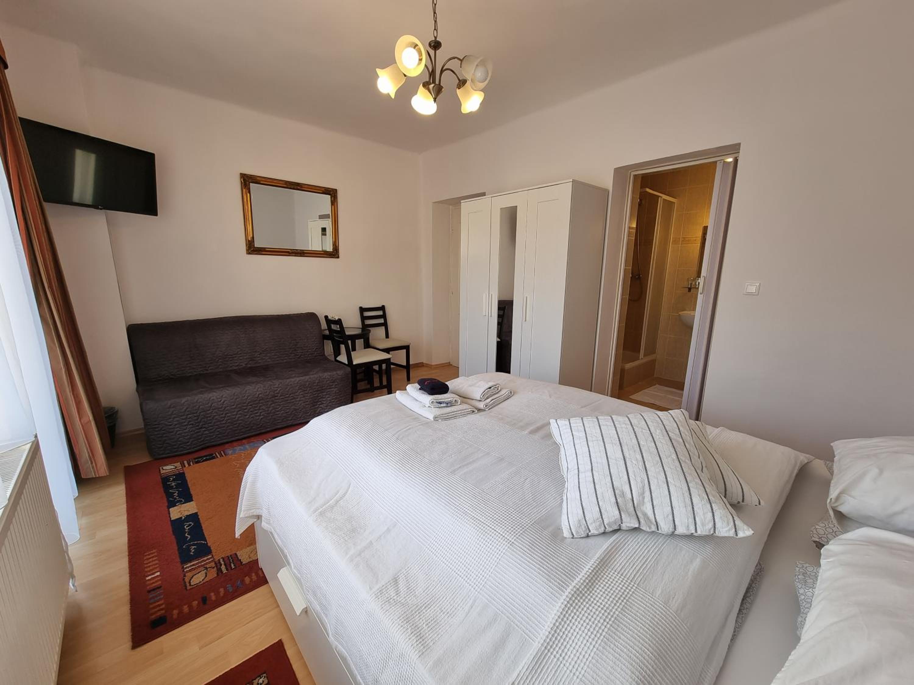 Deluxe Double Room with Extra Bed photo 2