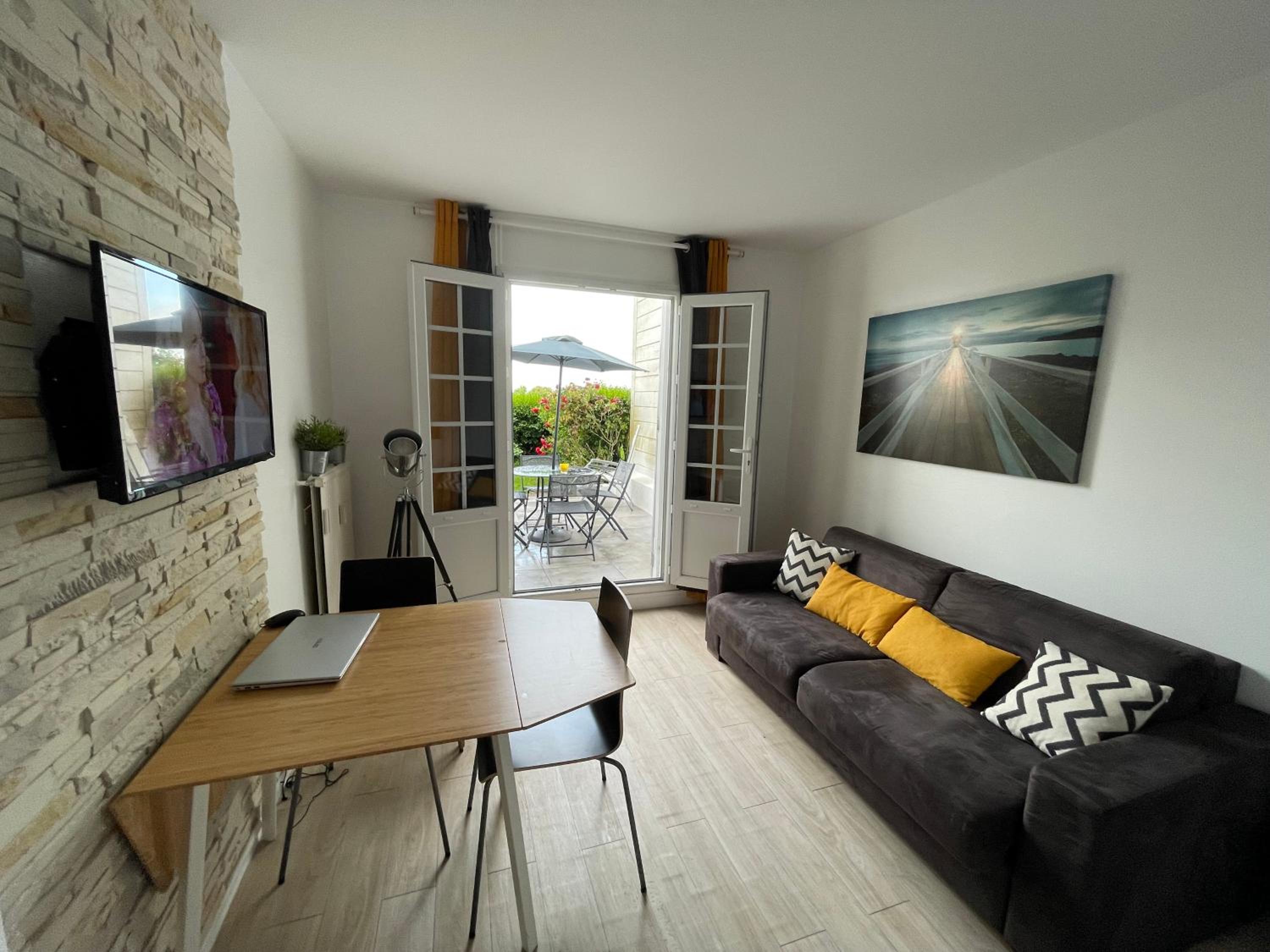 Apartment with Garden View - Photo 15