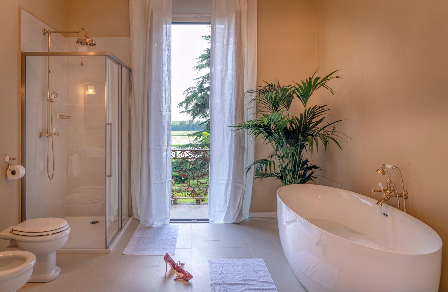 Deluxe Double Room with Balcony photo 2