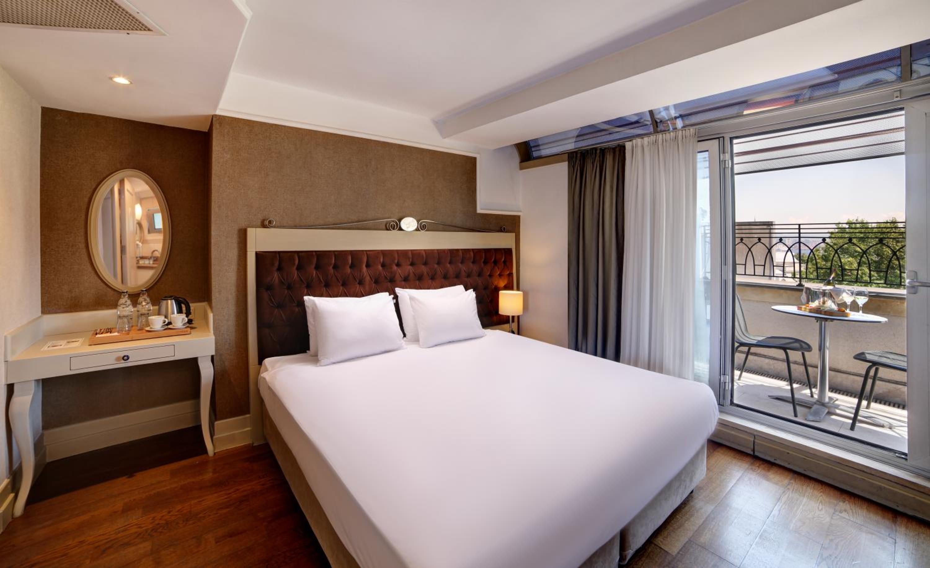Double Room with Balcony photo 2