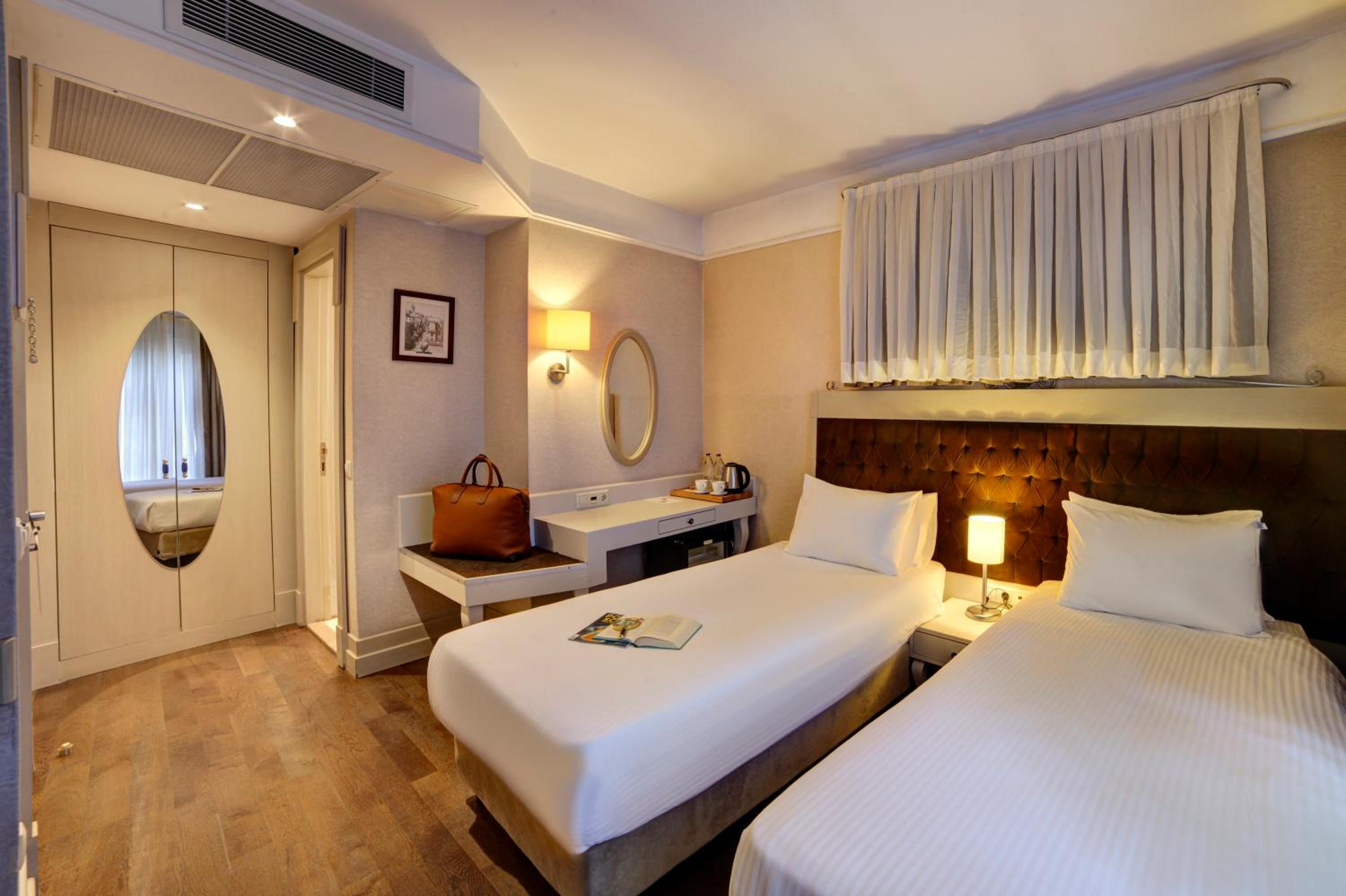 Standard Double or Twin Room photo 2
