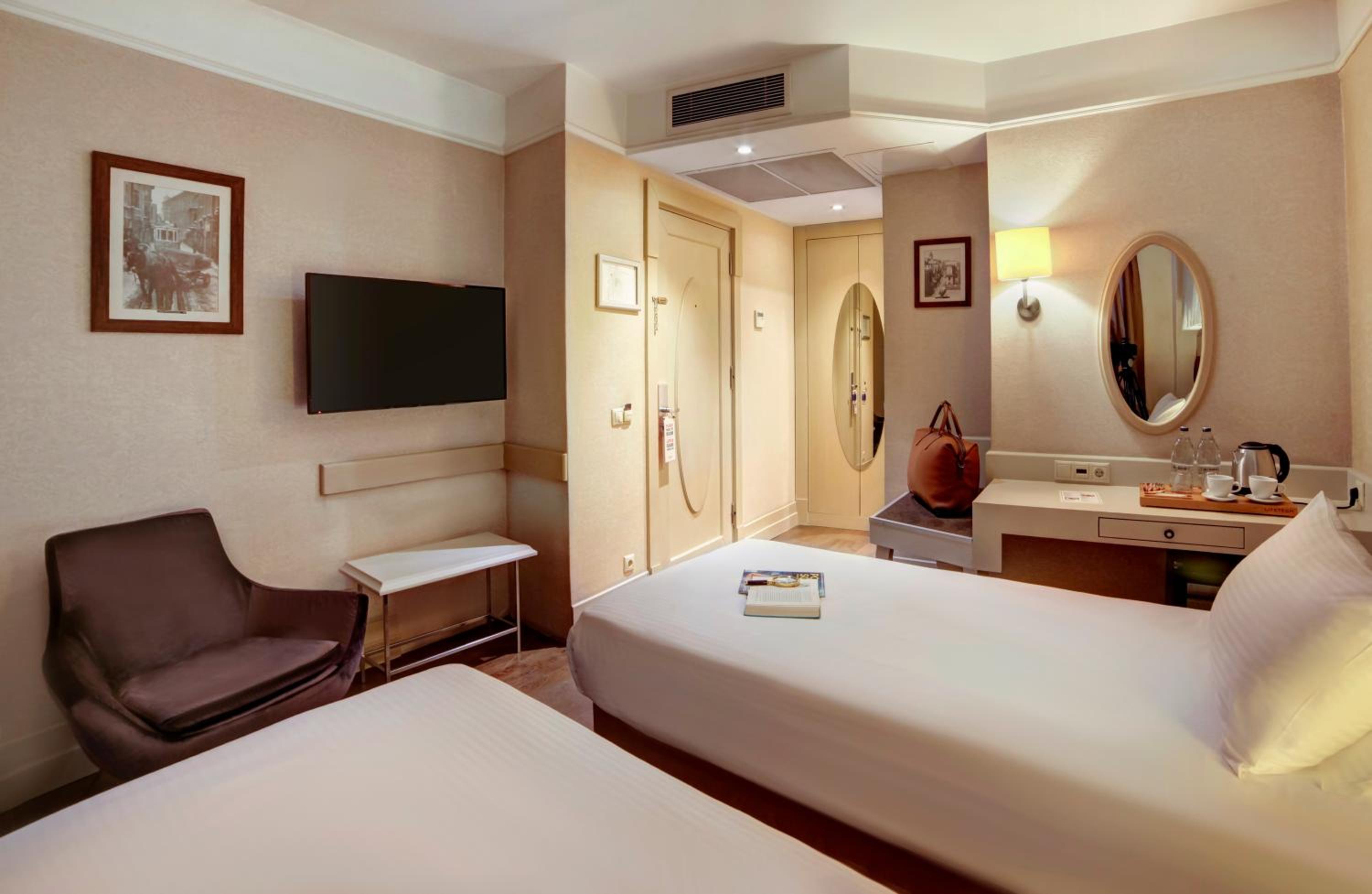 Standard Double or Twin Room photo 3