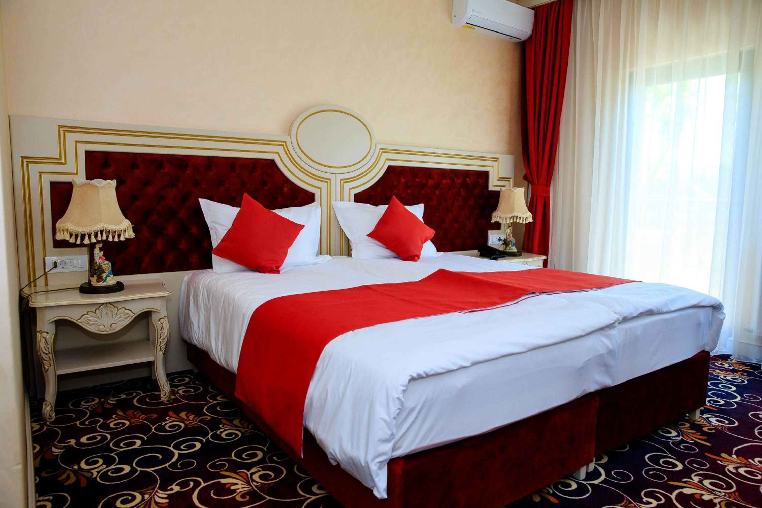 Large Double Room - Photo 5