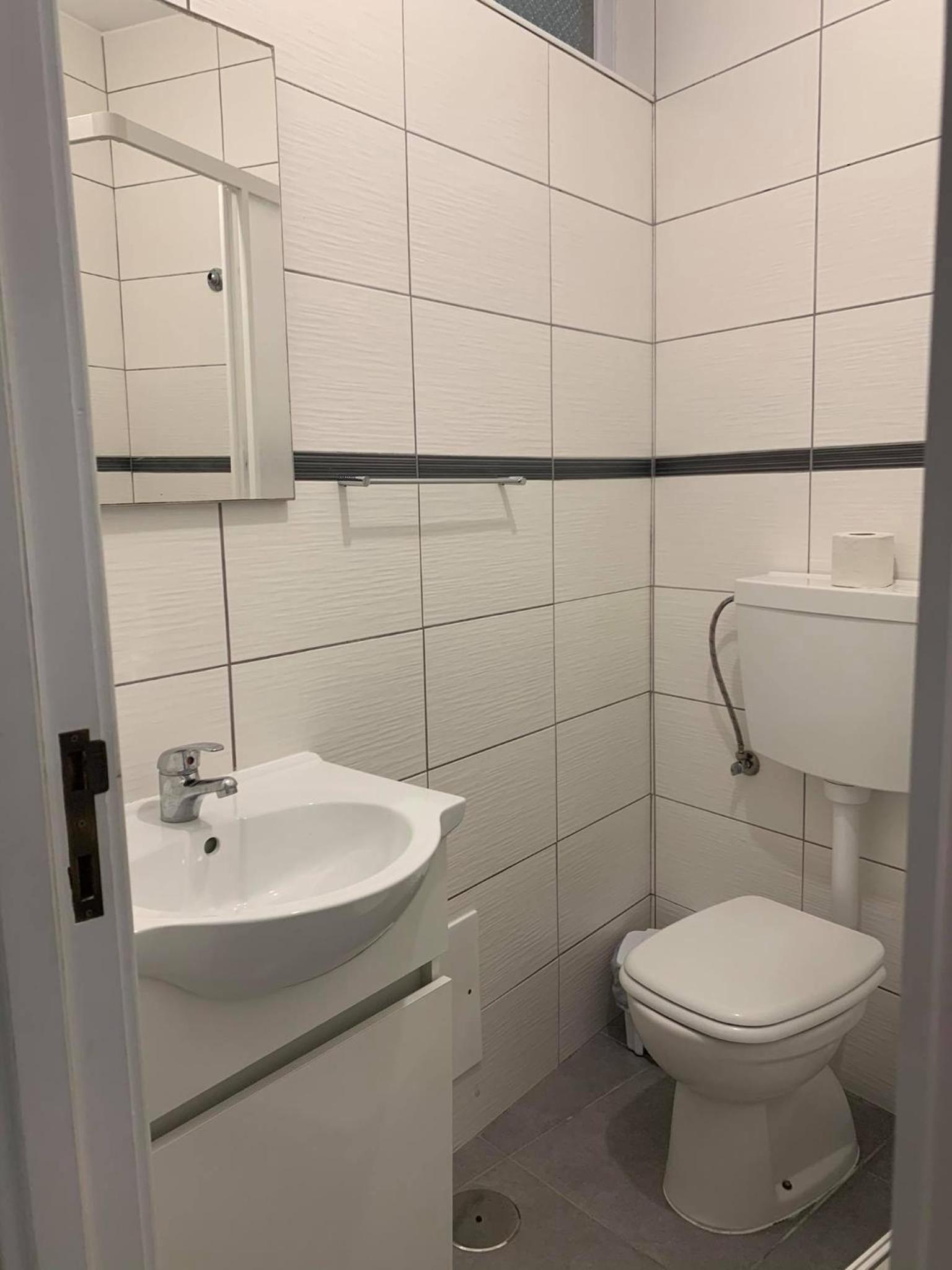 One-Bedroom Apartment - Photo 4