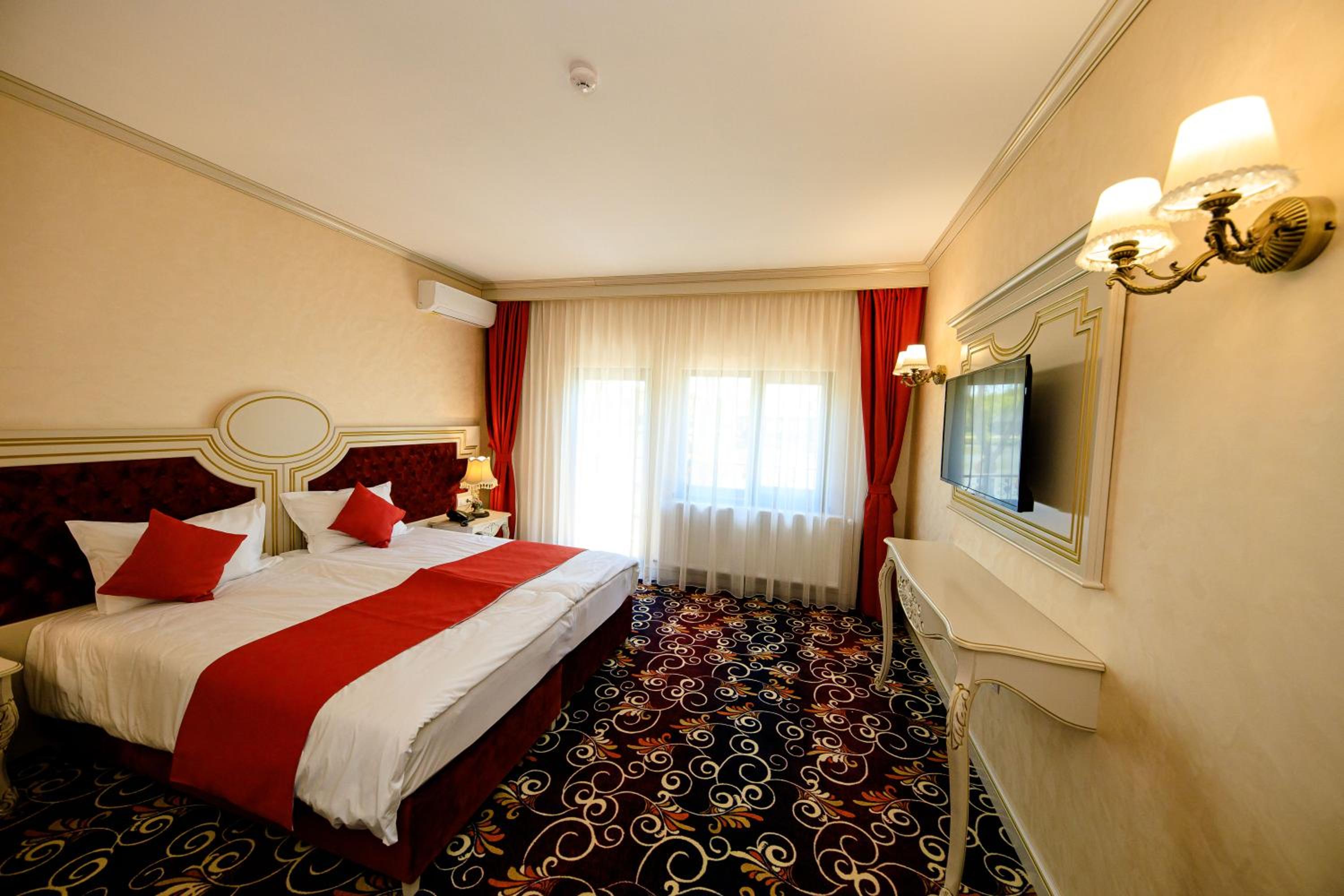 Large Double Room - Photo 6
