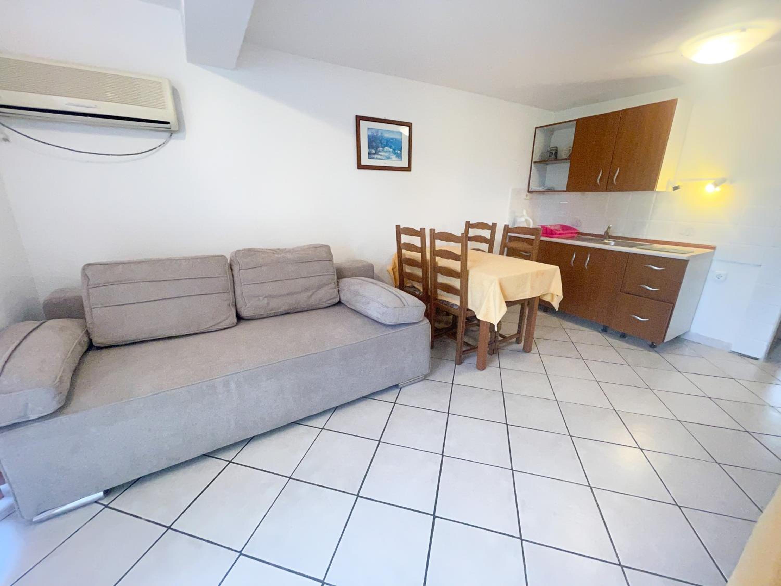 Apartment with Balcony photo 2