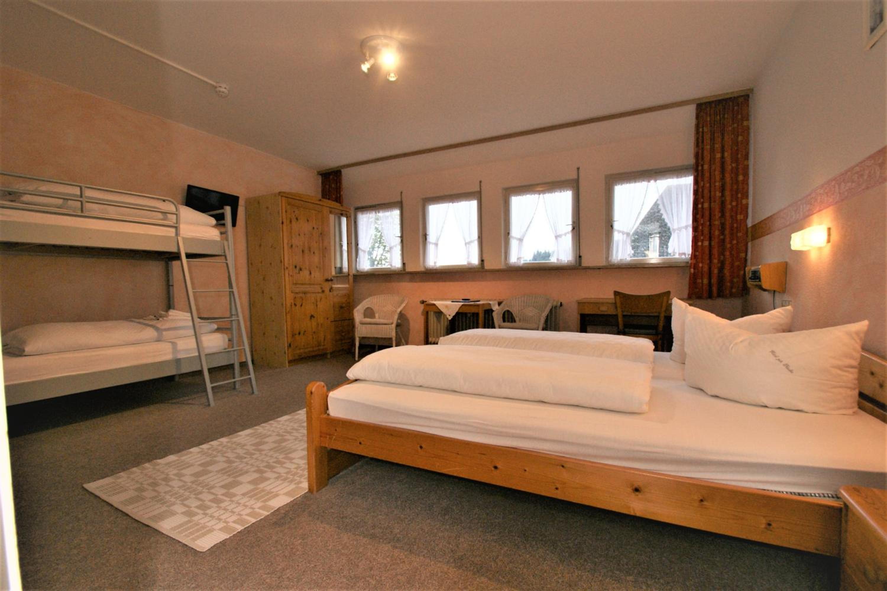 Family Room (2 Adults + 2 Children) photo 3