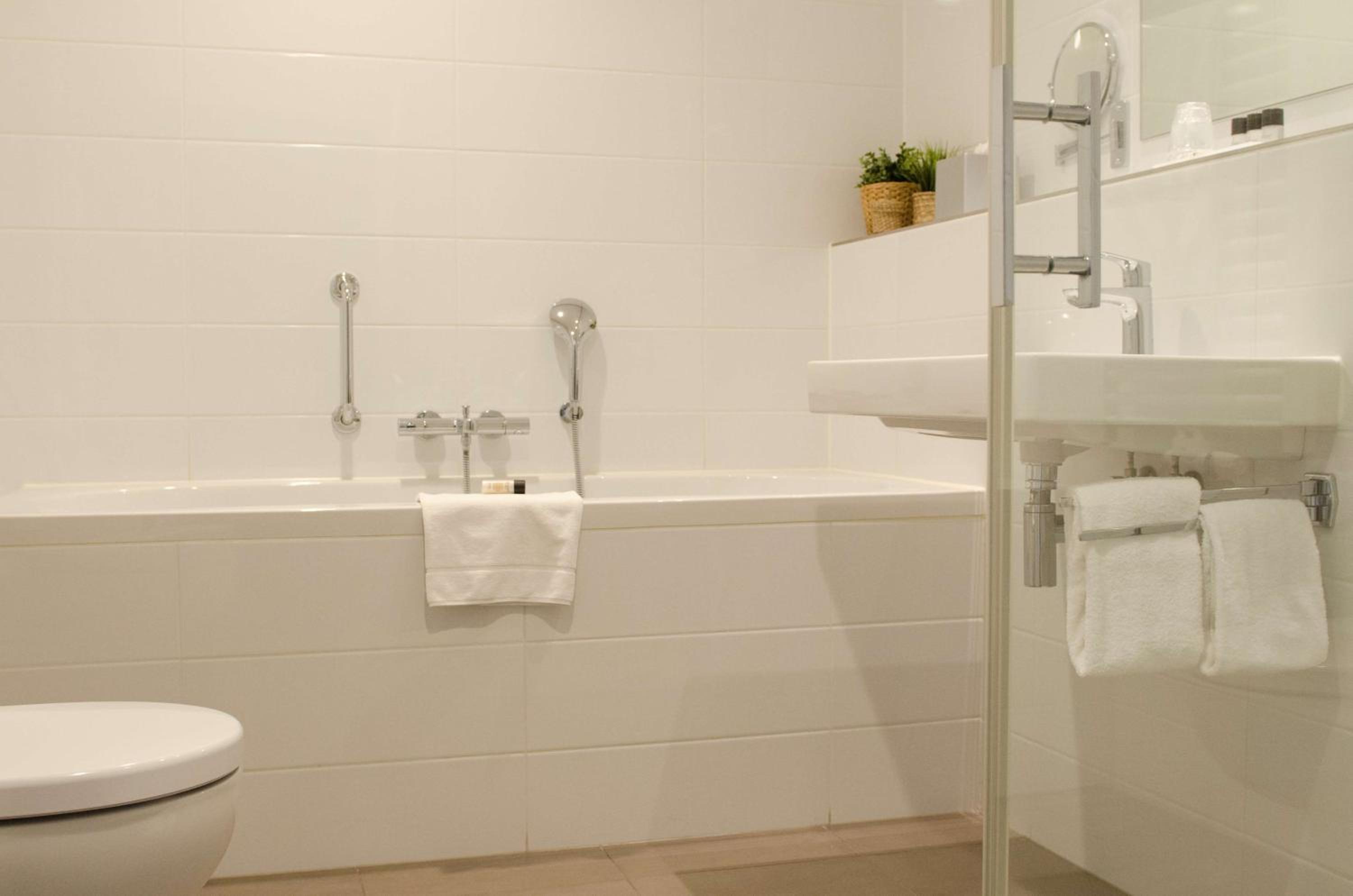 Executive King Room - Non-Smoking - Photo 6