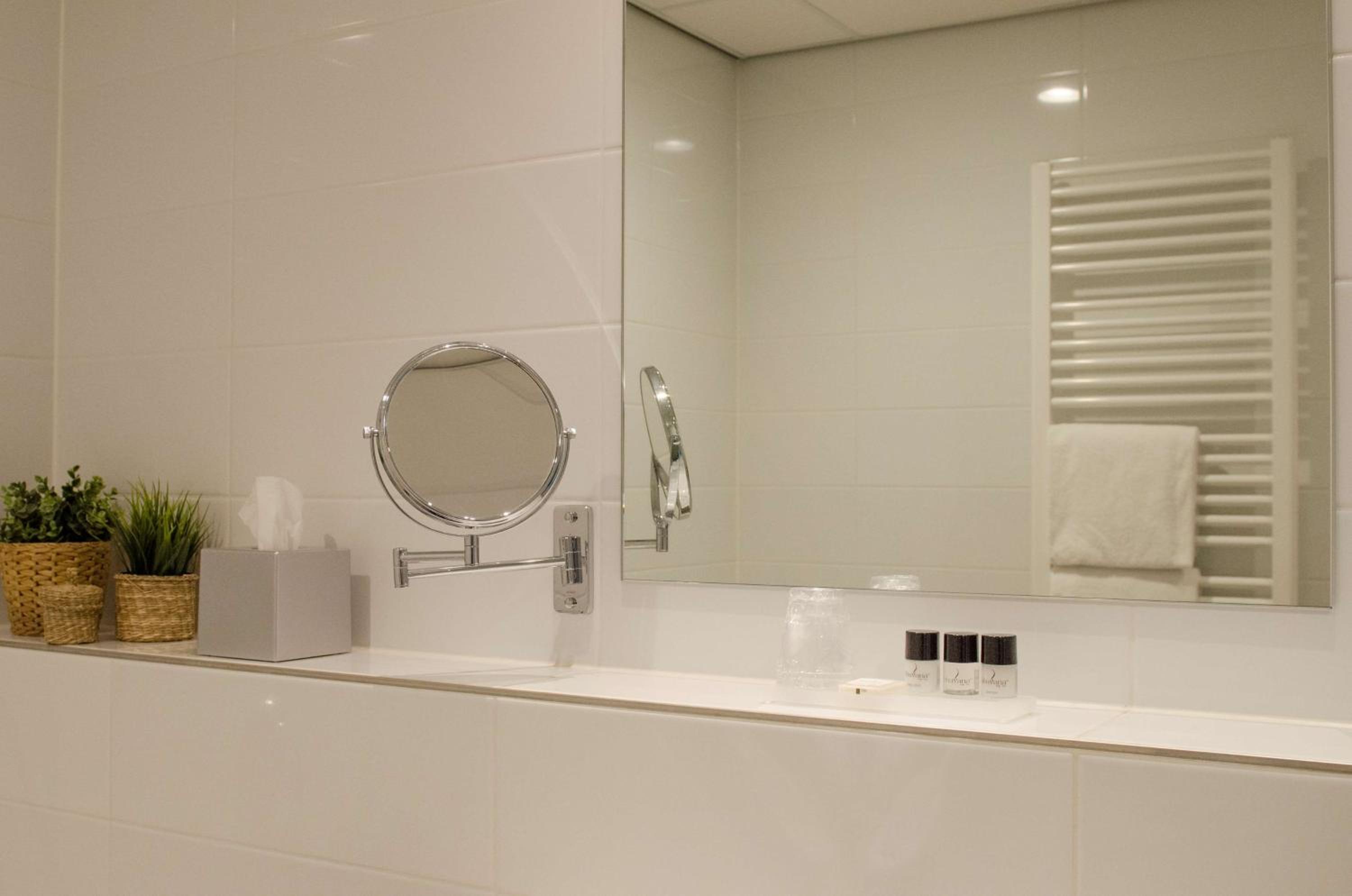 Executive King Room - Non-Smoking - Photo 5