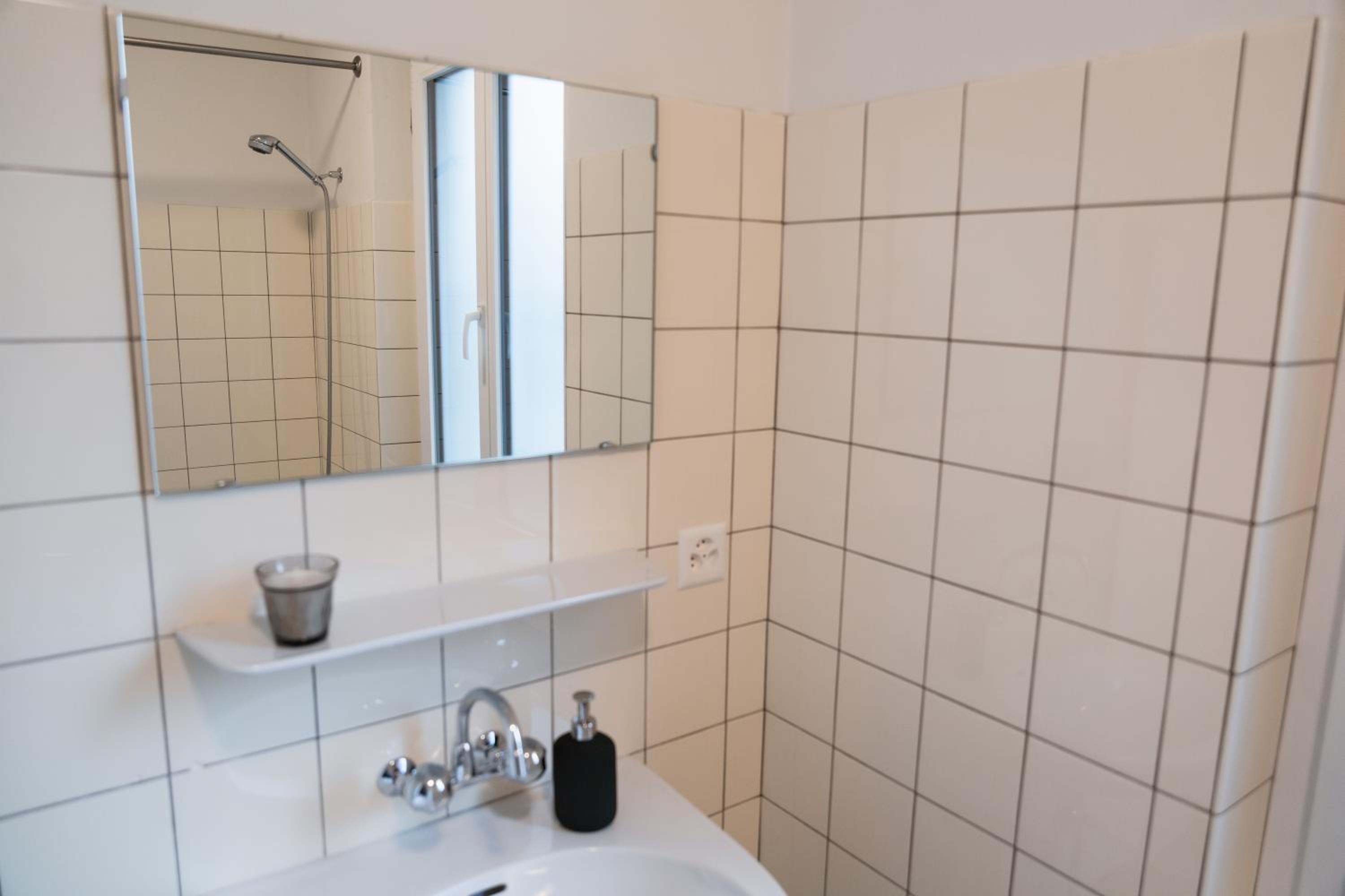 Single Room with Shared Toilet photo 2
