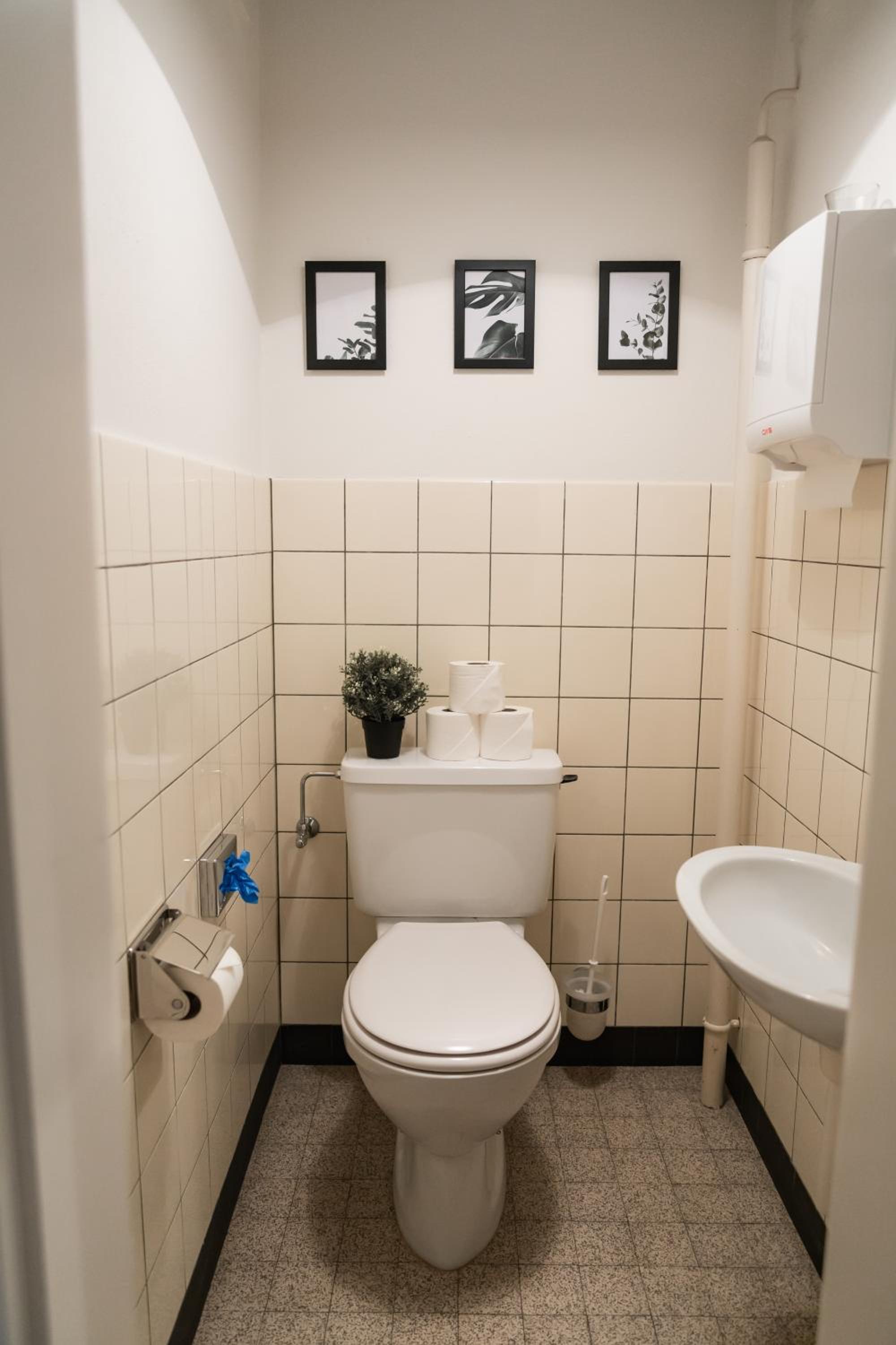 Single Room with Shared Toilet photo 3