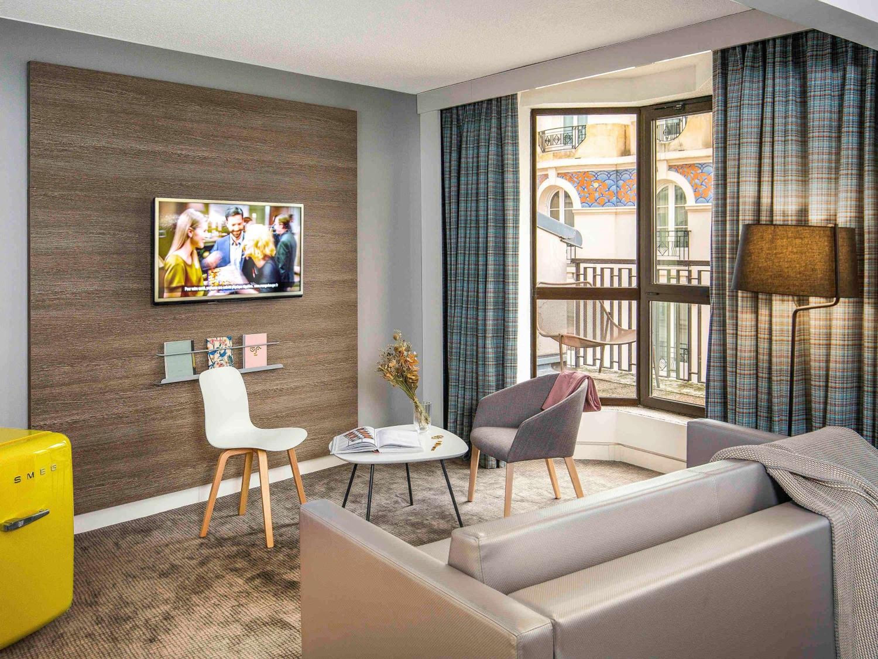 Premium Junior Suite with One Double Bed and One Double Sofa thumbnail 5