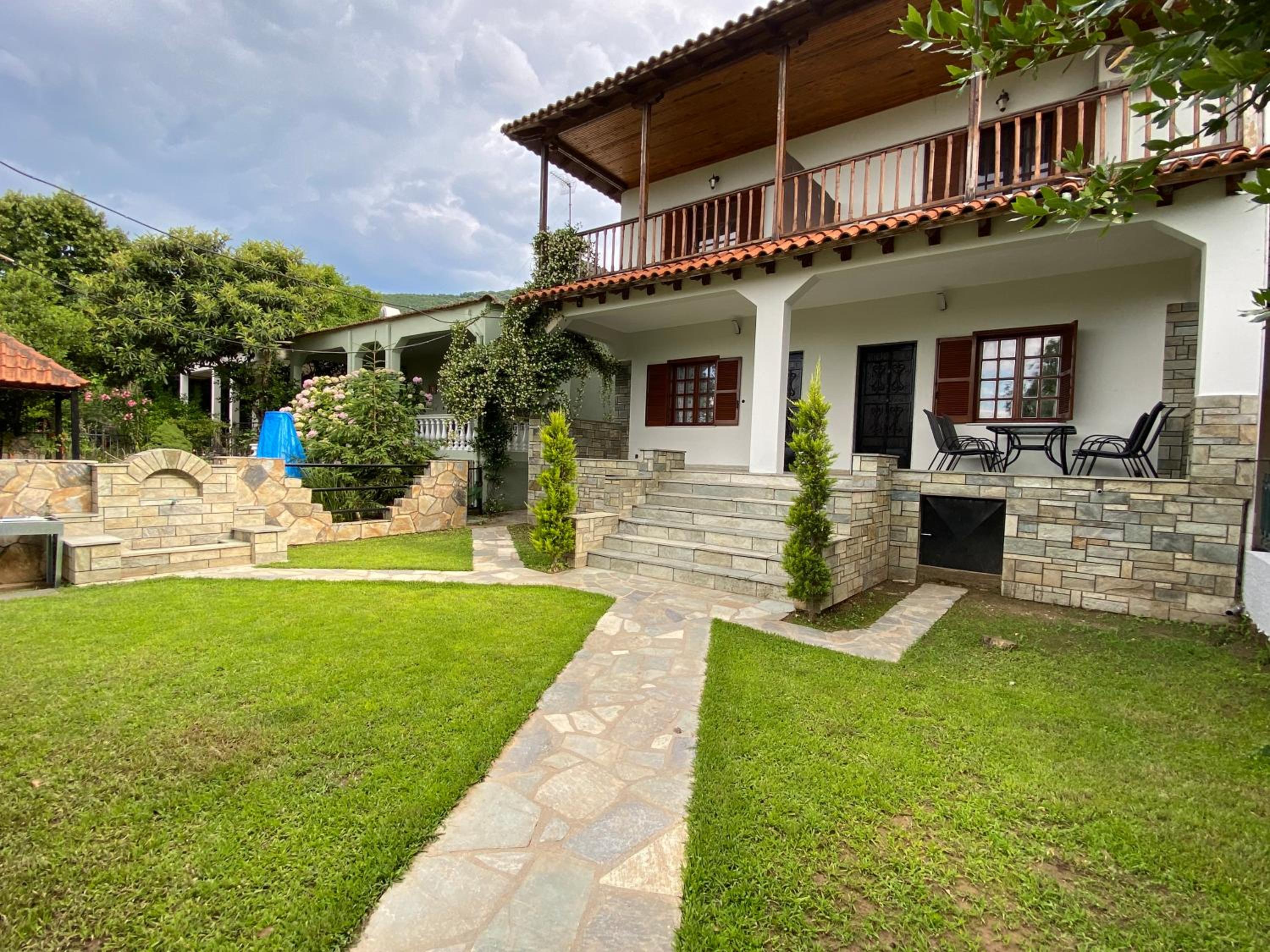 Three-Bedroom House photo 2