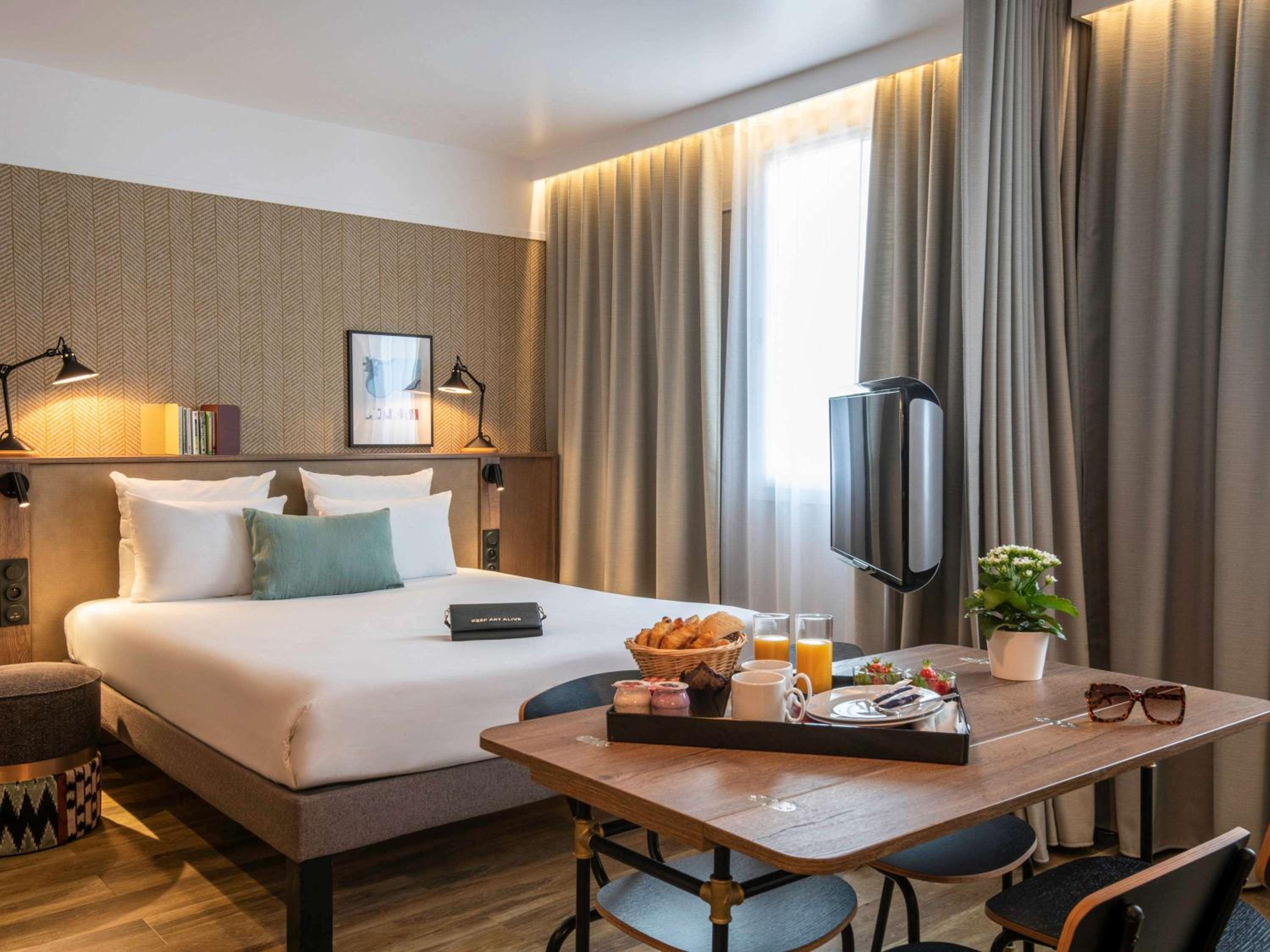 Superior Suite with Double Bed and Sofa Bed - Photo 15