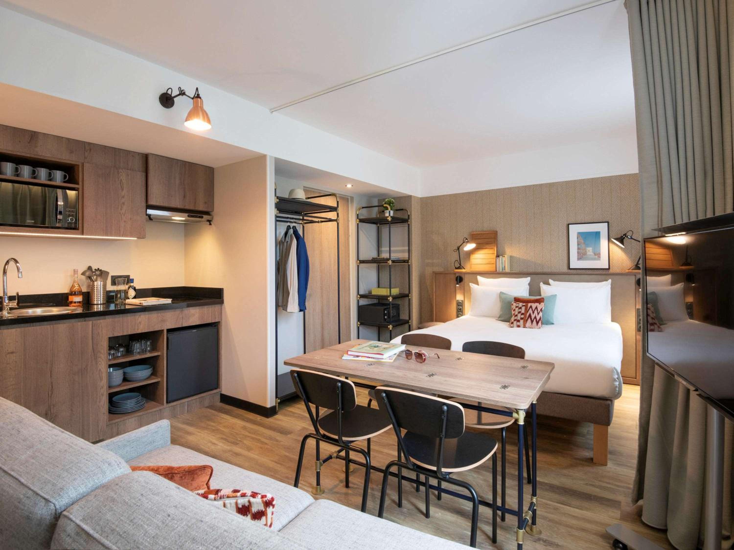 Studio with Kitchenette - One Double Bed and Sofabed - Photo 13