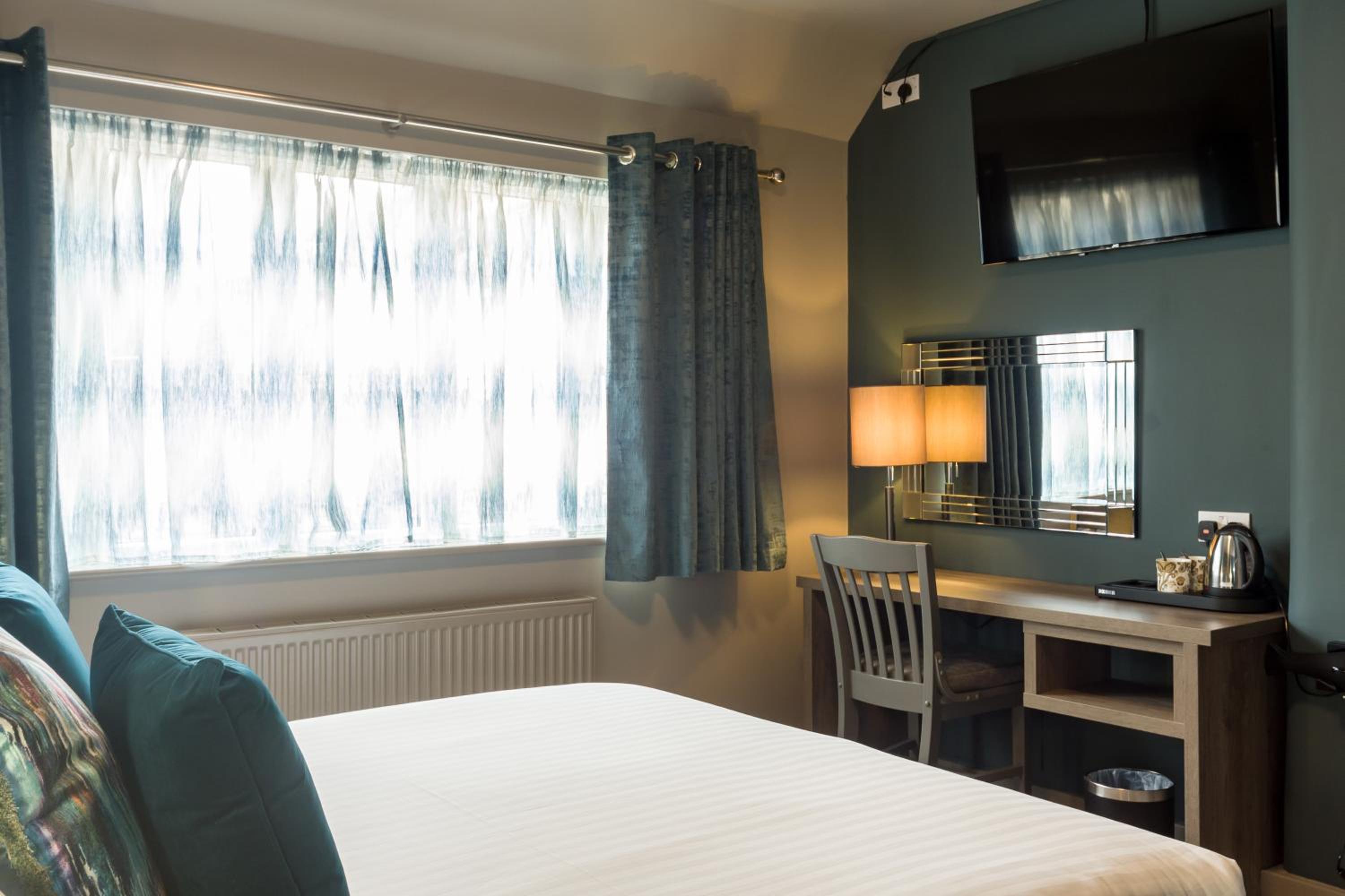 Superior King Room - Photo 3