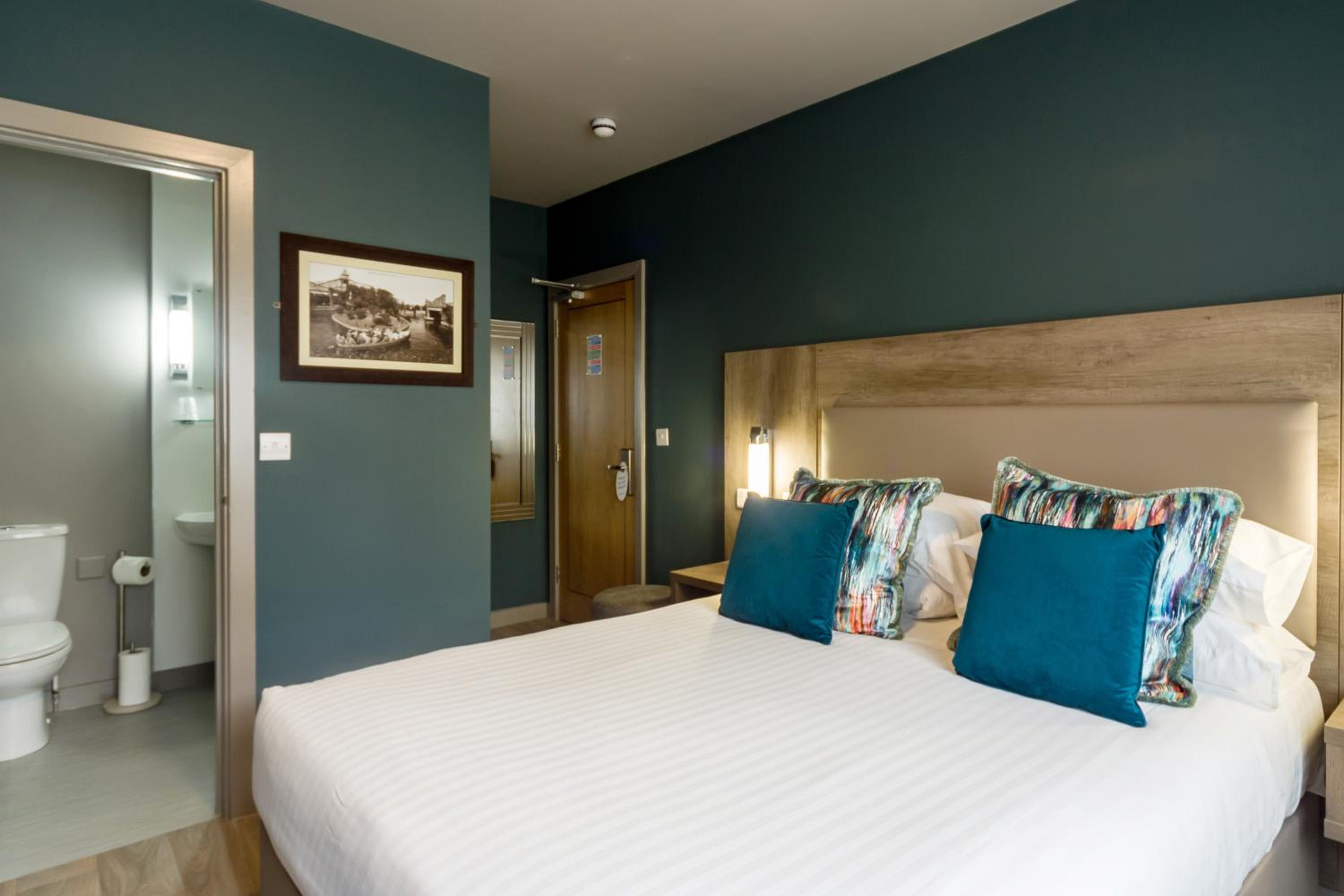Superior King Room - Photo 6