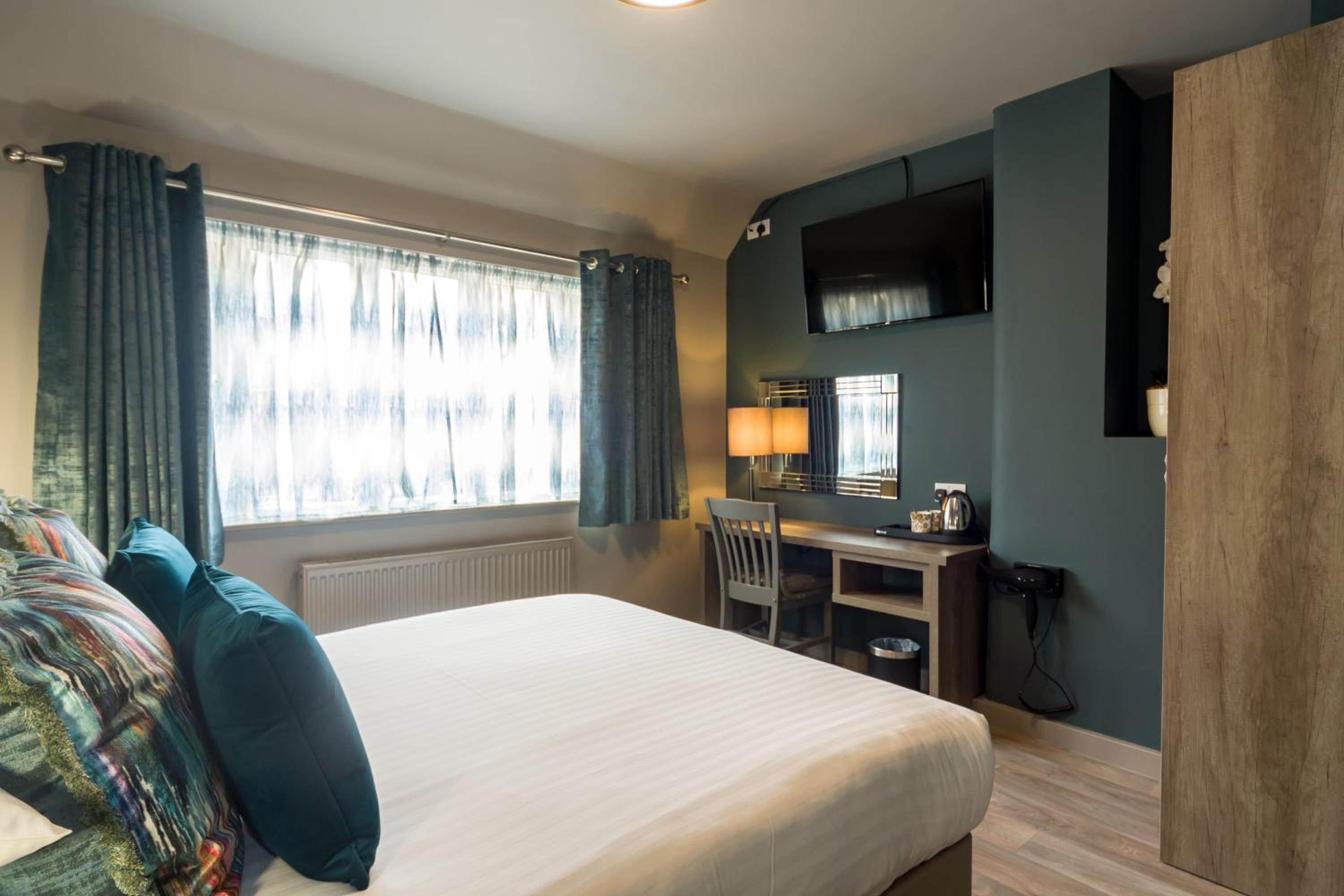 Superior King Room - Photo 7