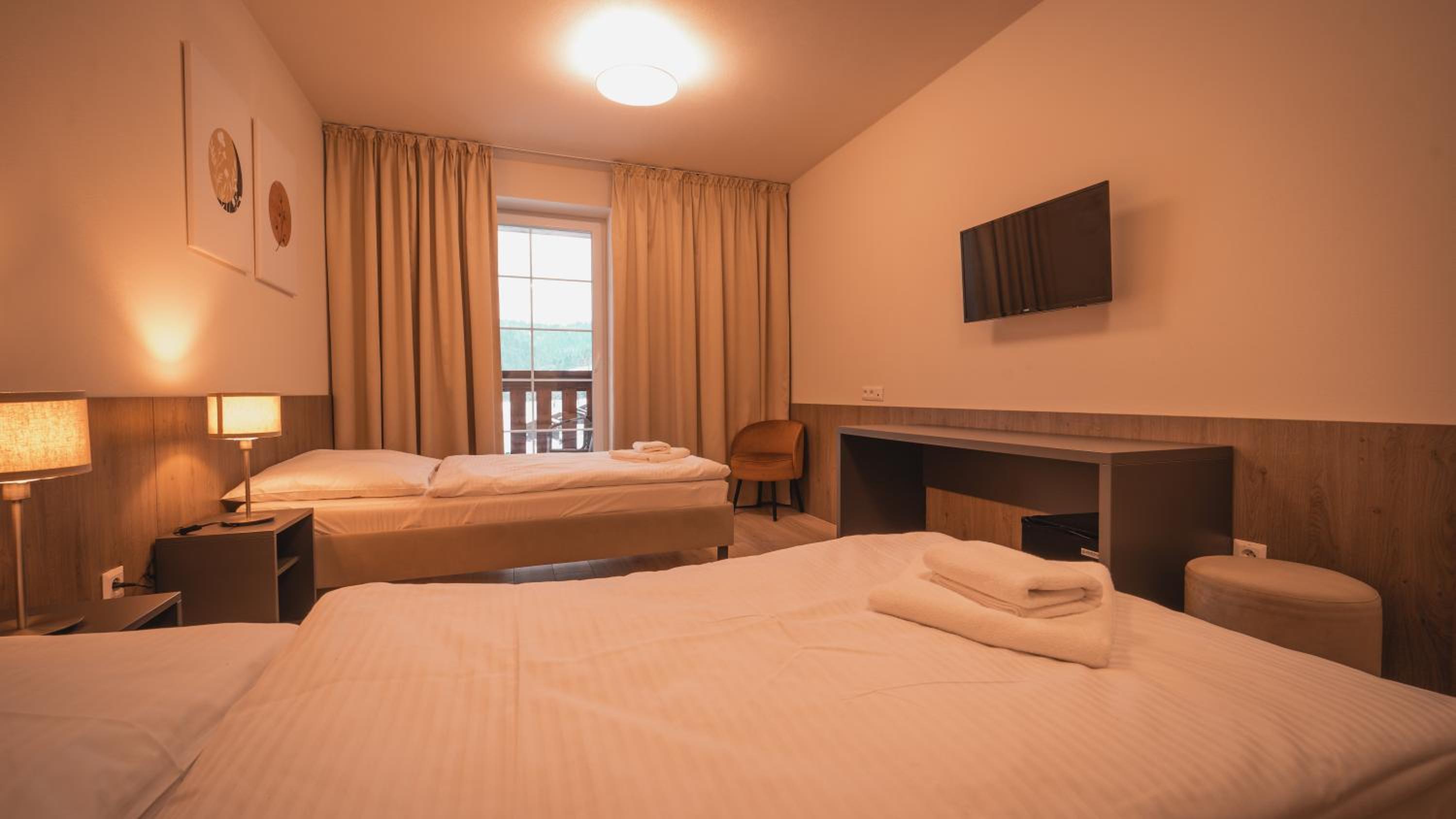 Double or Twin Room with Private Bathroom - Photo 4