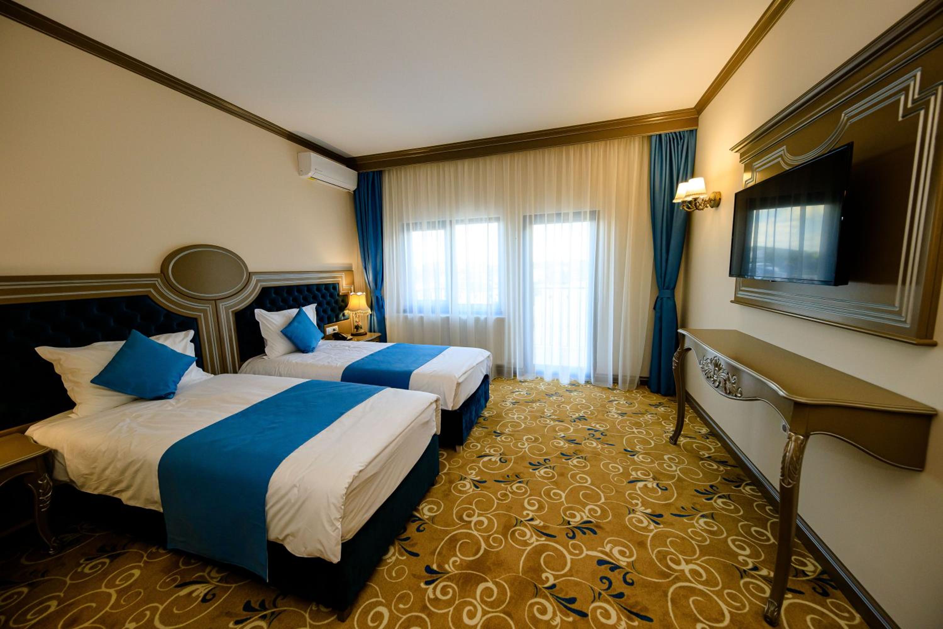 Twin Room - Photo 9