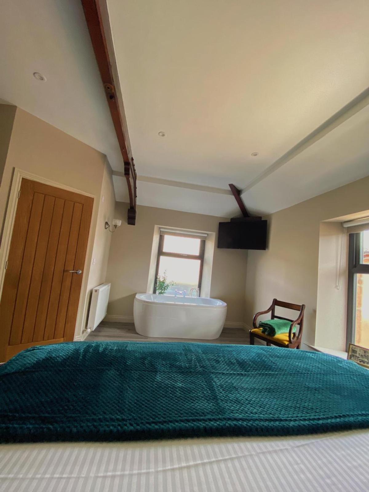Deluxe King Room photo 1