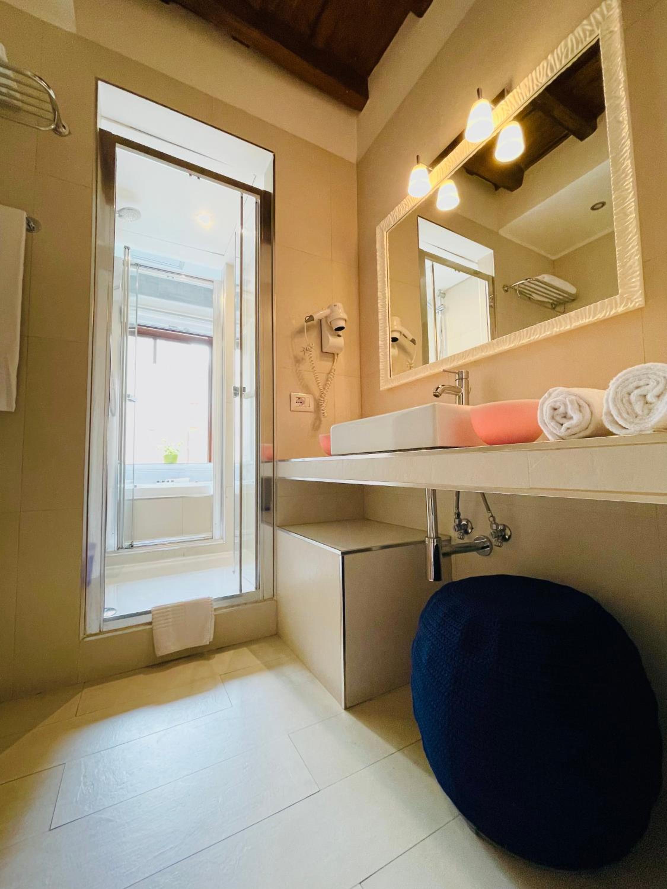 Deluxe Double Room with Spa Bath  photo 3