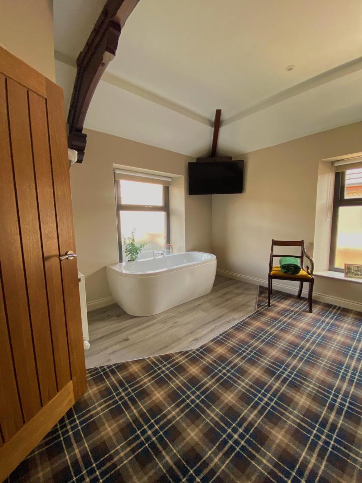Deluxe King Room photo 2