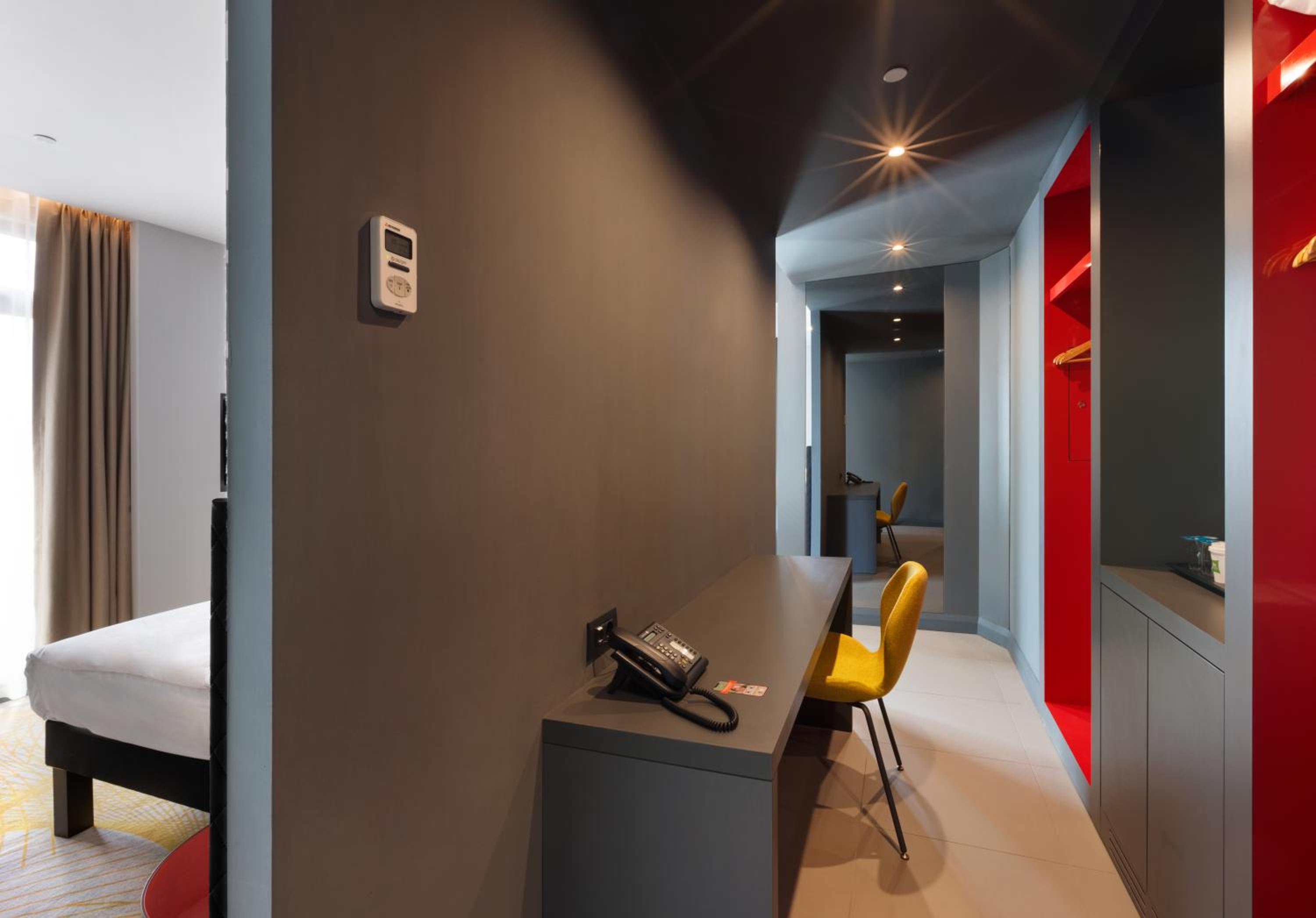 Superior Double Room thumbnail 6