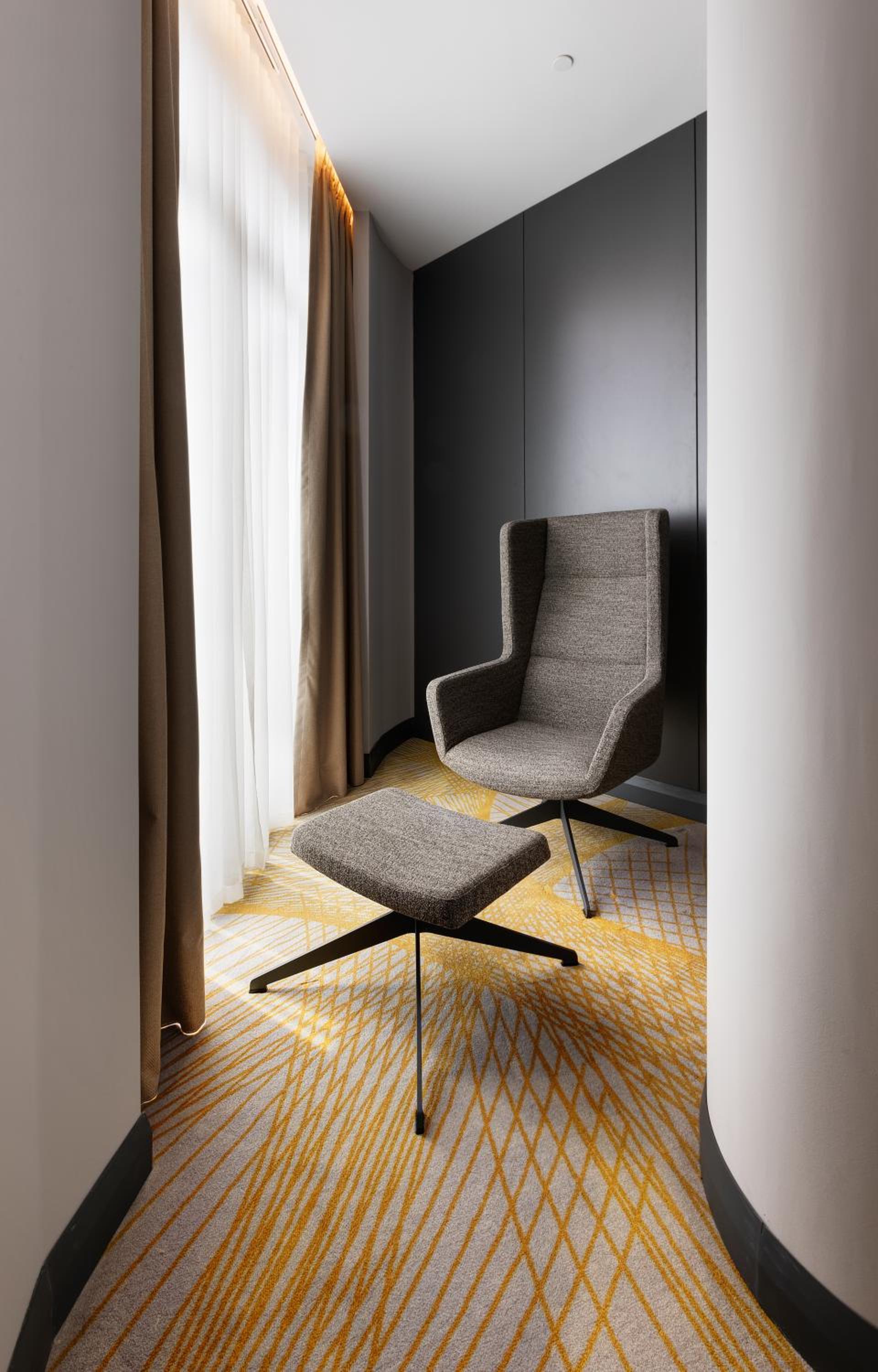 Superior Double Room thumbnail 6
