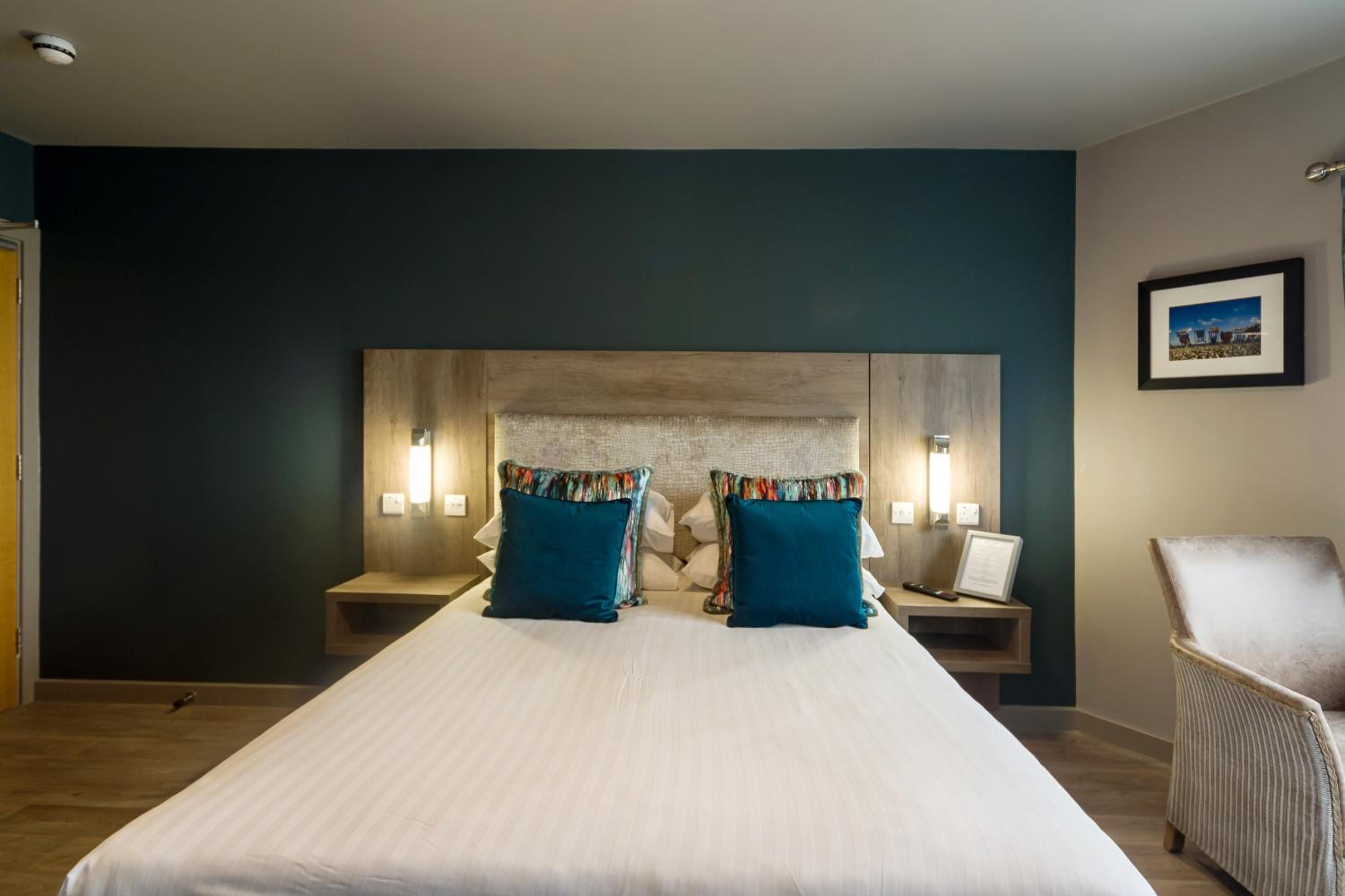 Extra Large Deluxe King room with Seaview - Photo 4