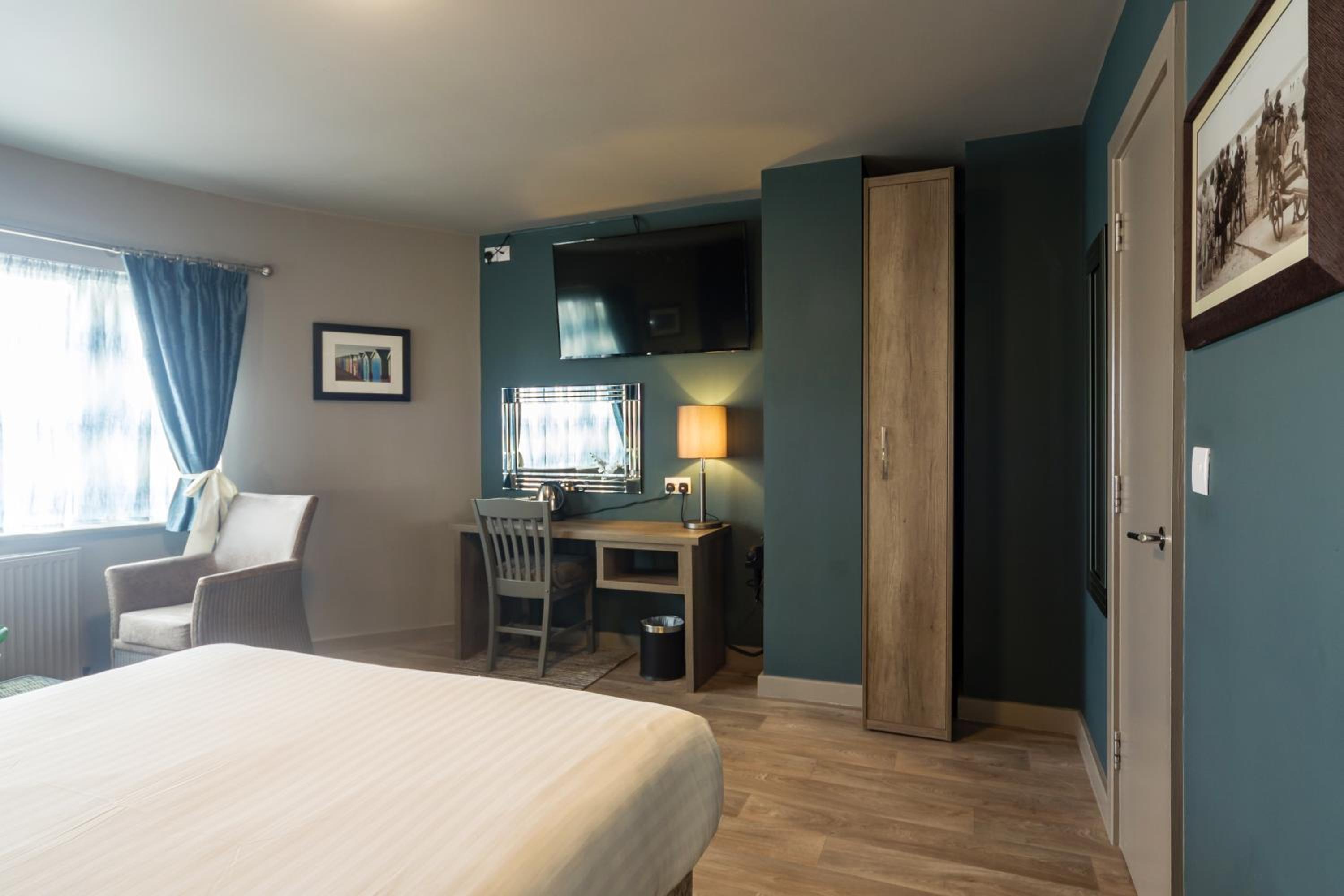 Extra Large Deluxe King room with Seaview - Photo 10