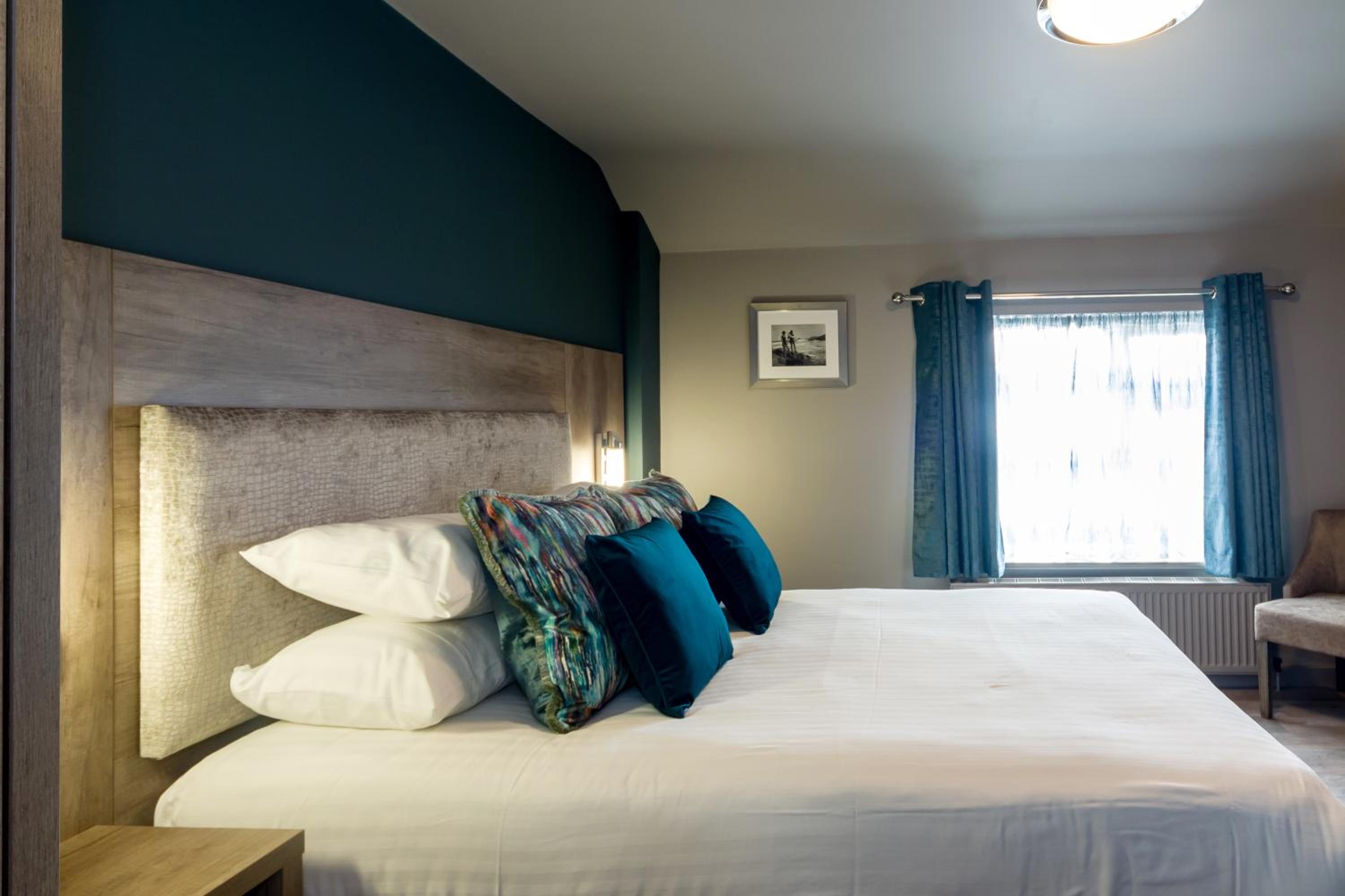 Deluxe King Room with Sea View - Photo 1
