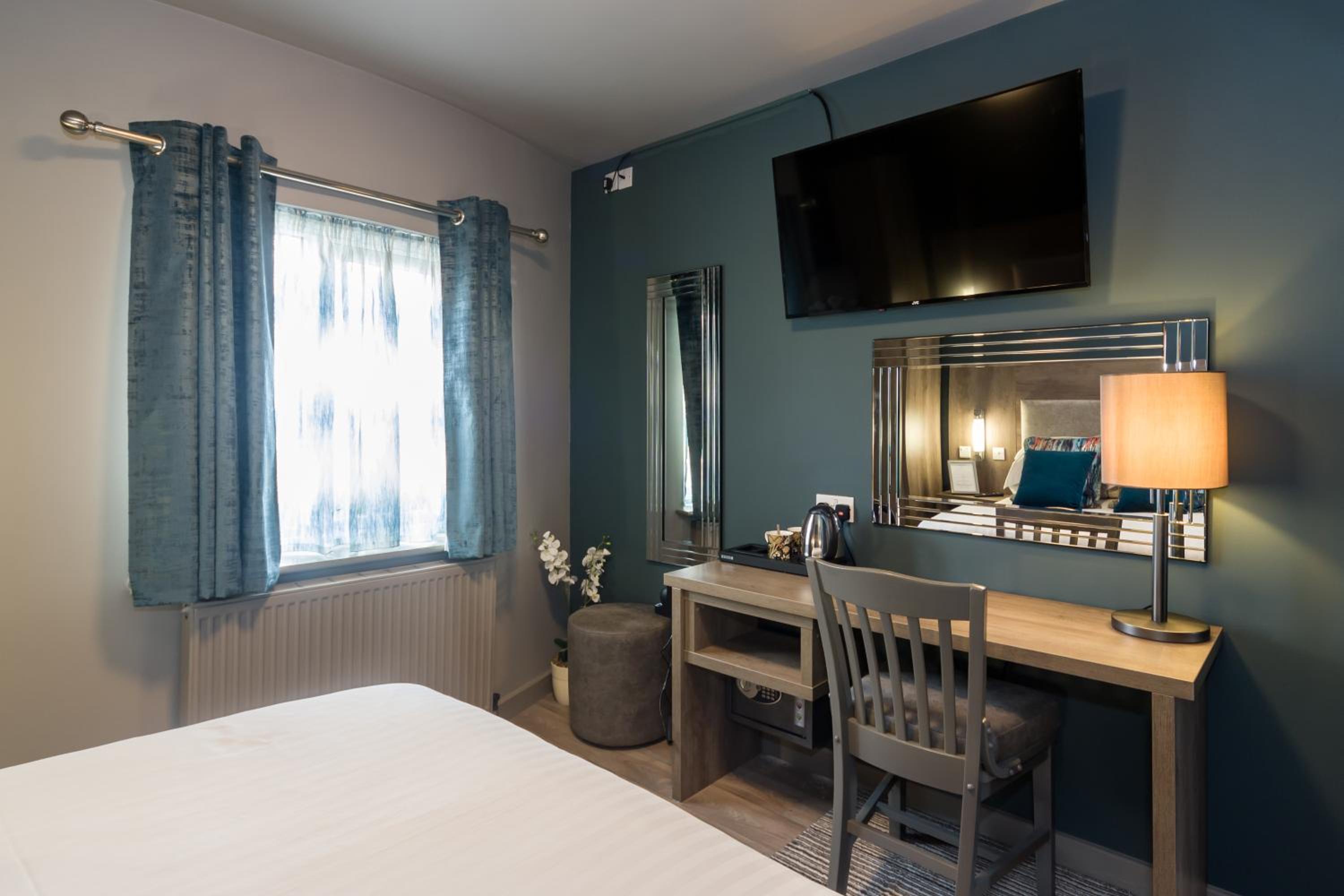Deluxe Double Room with Sea View - Photo 8