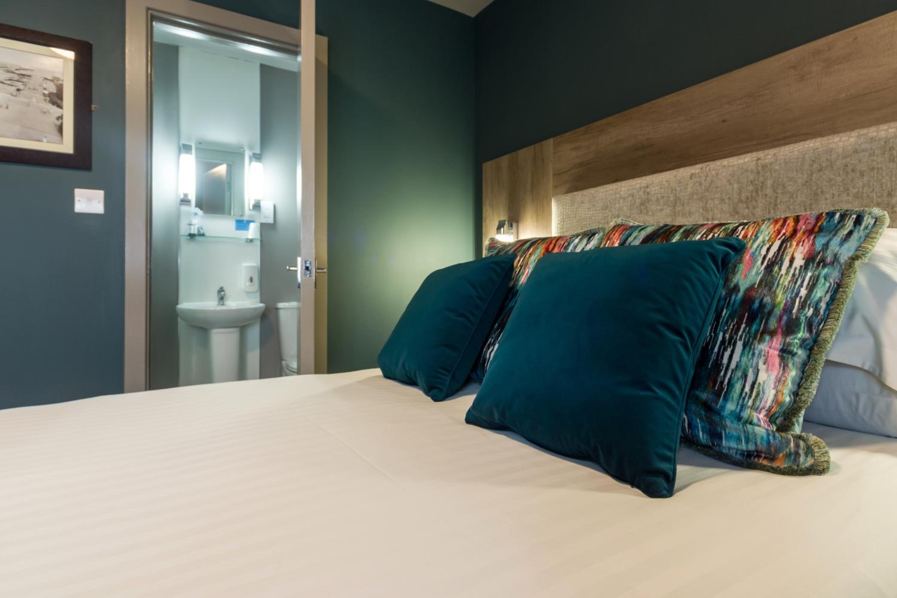 Deluxe Double Room with Sea View - Photo 7