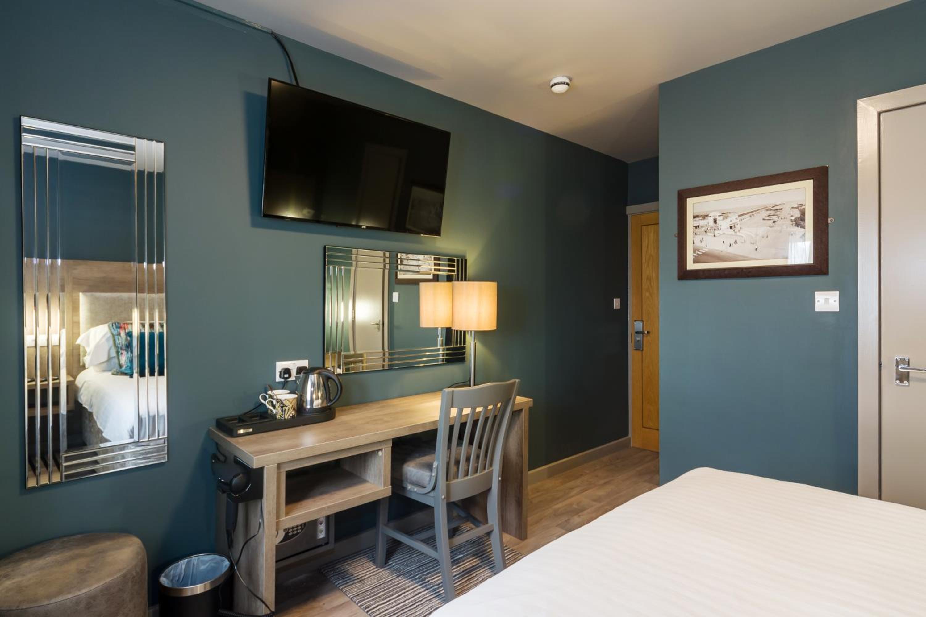 Deluxe Double Room with Sea View - Photo 4