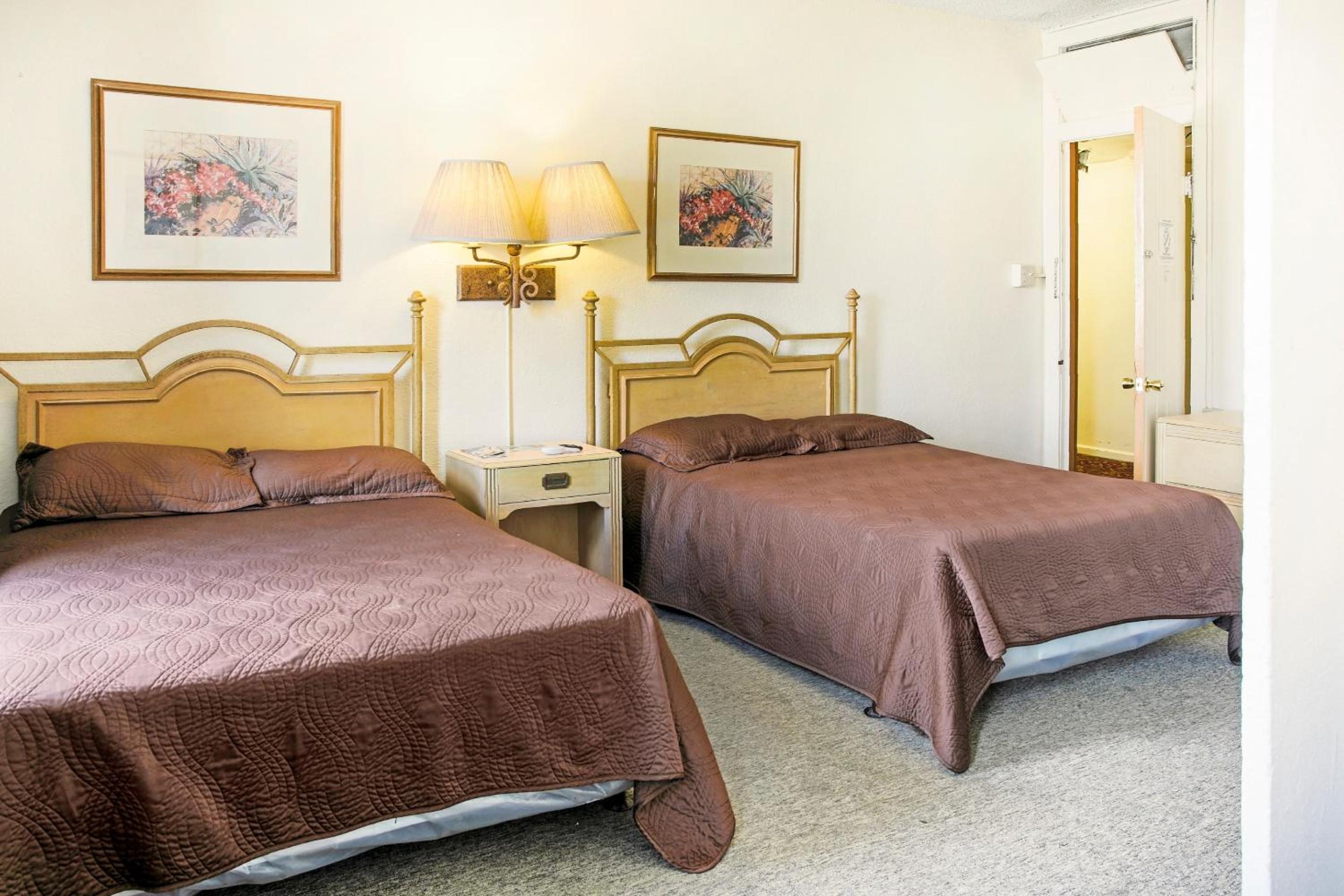Double Room with Two Double Beds photo 1