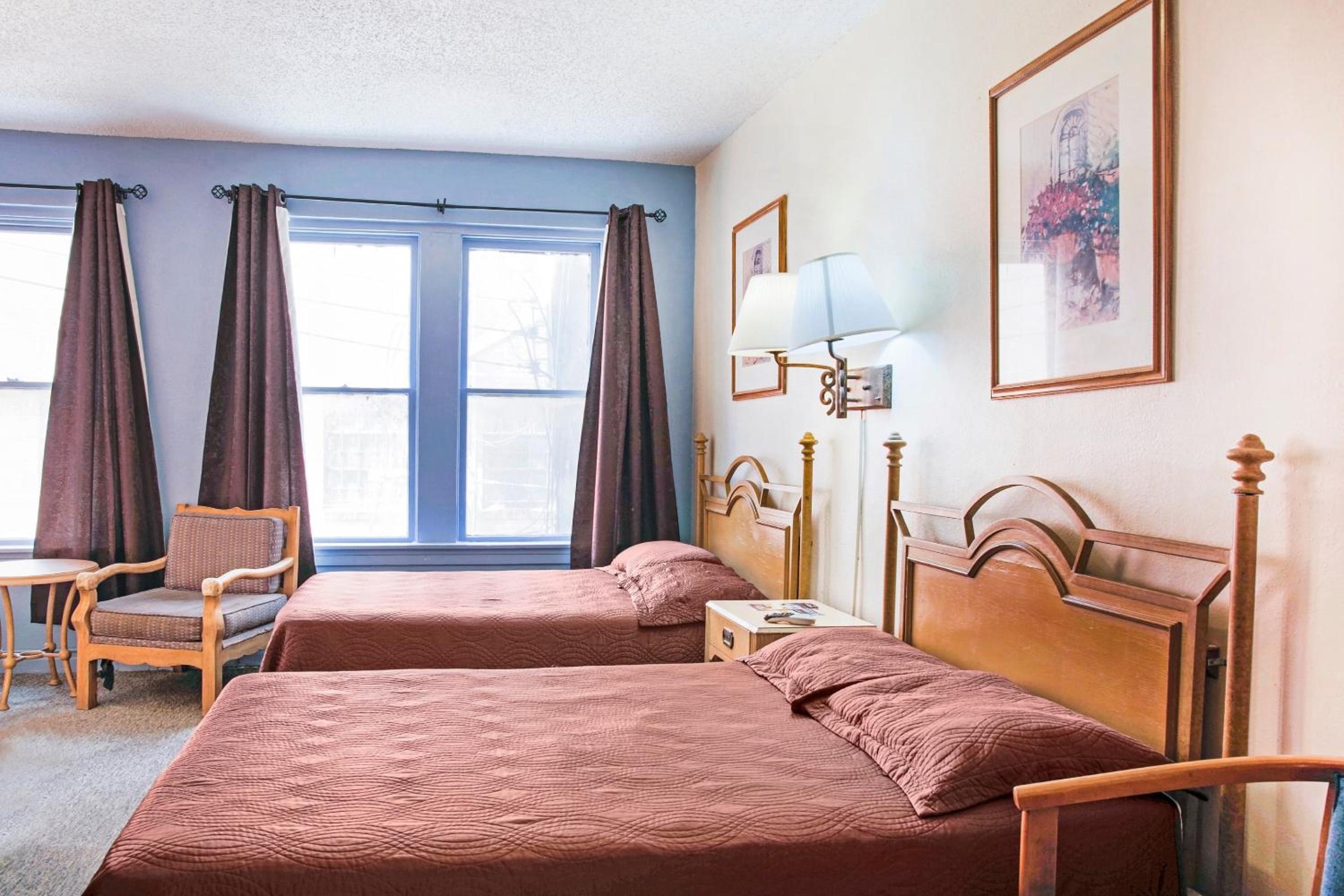Double Room with Two Double Beds photo 2