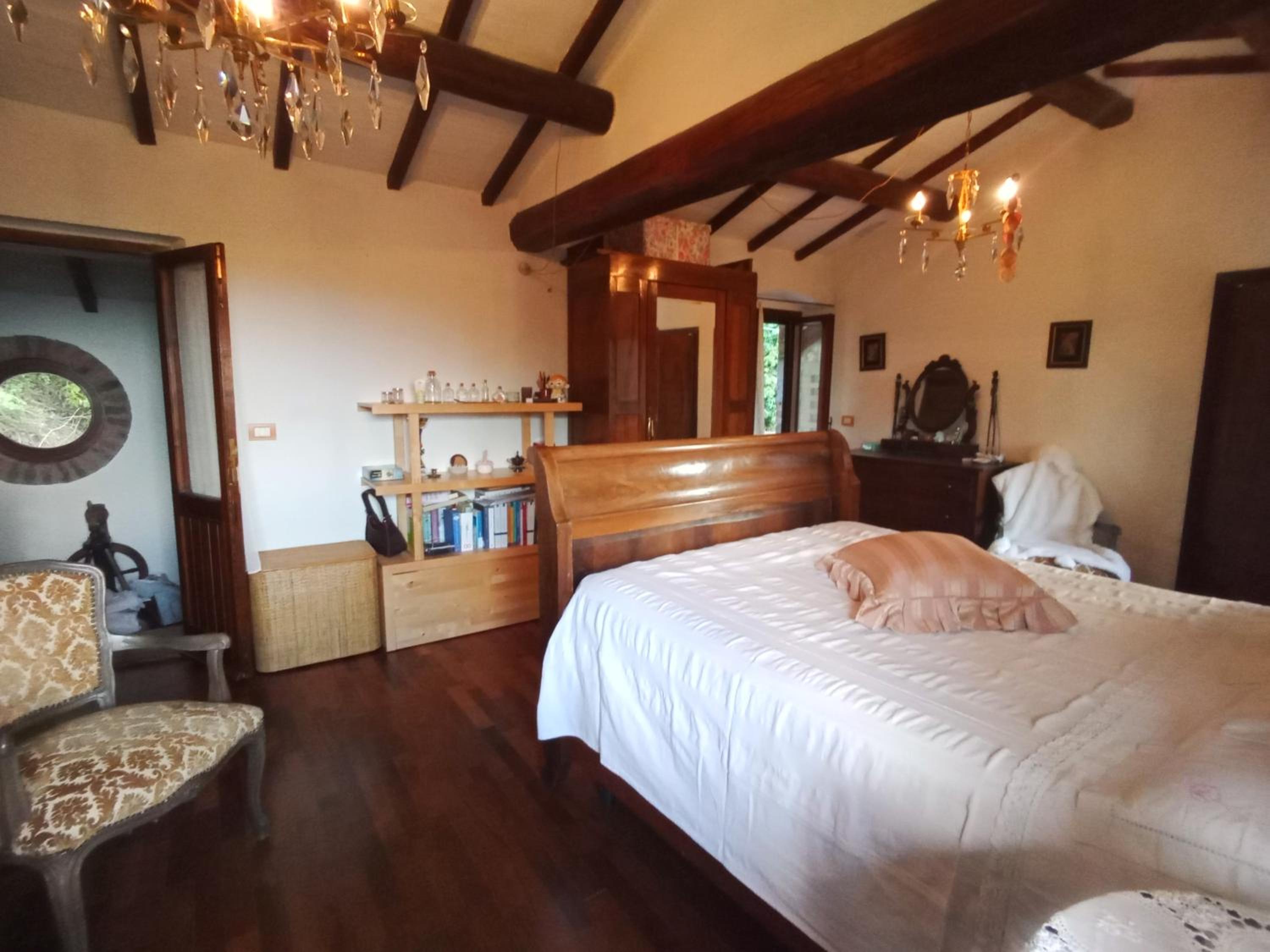 Double Room with Private Bathroom - Photo 2