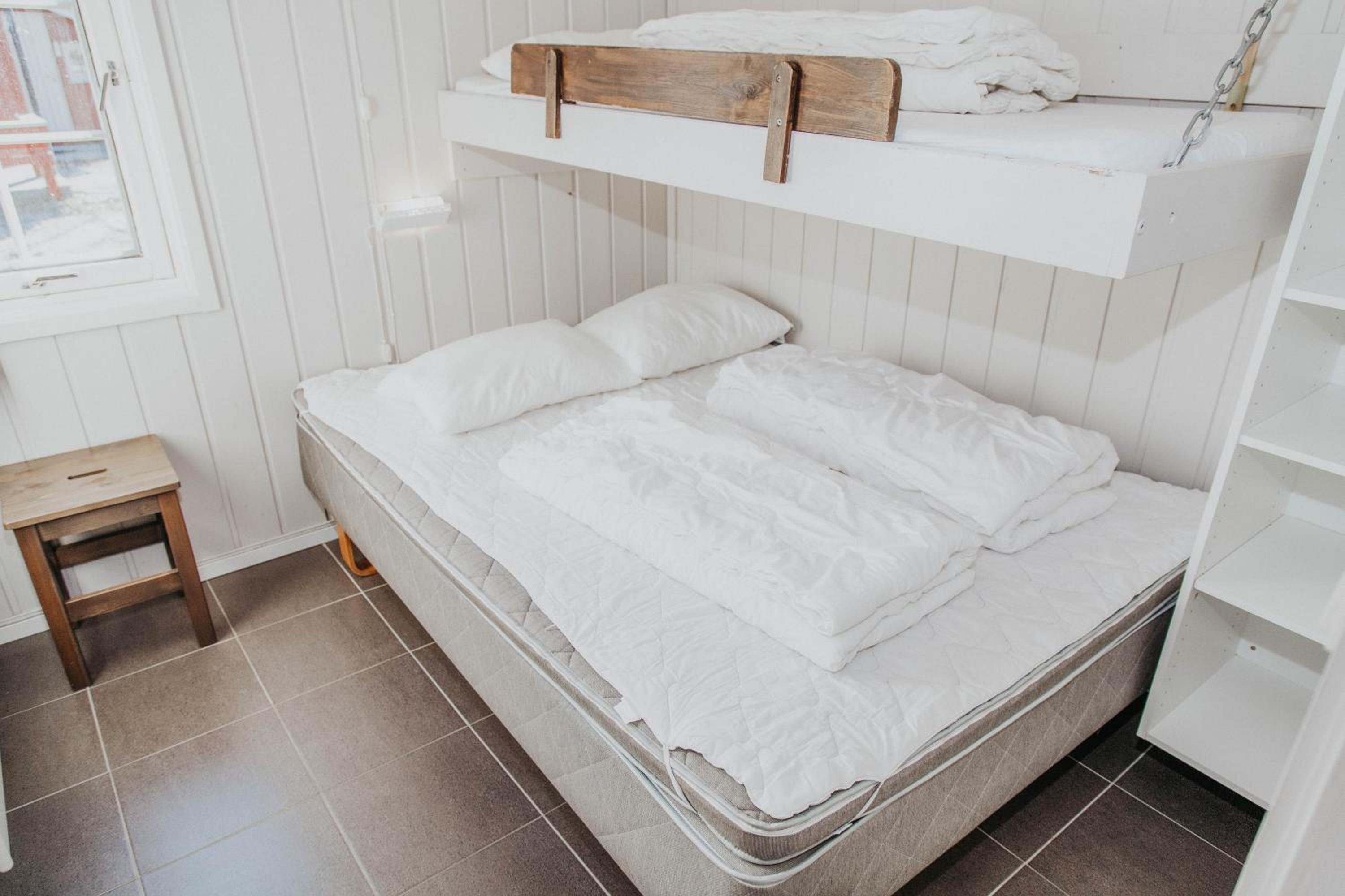 Three-Bedroom Cottage - Photo 4