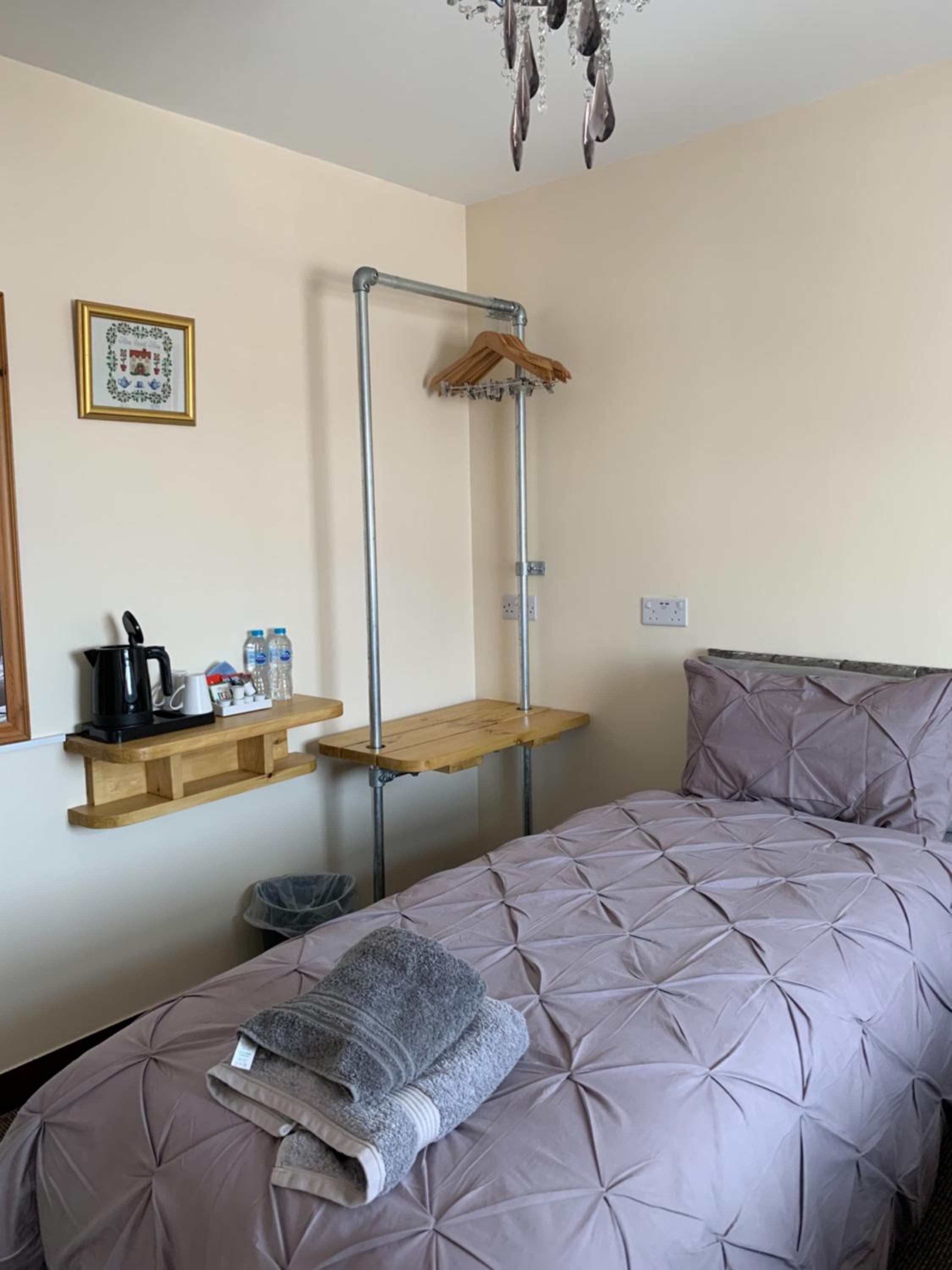 Standard Twin Room - Photo 1