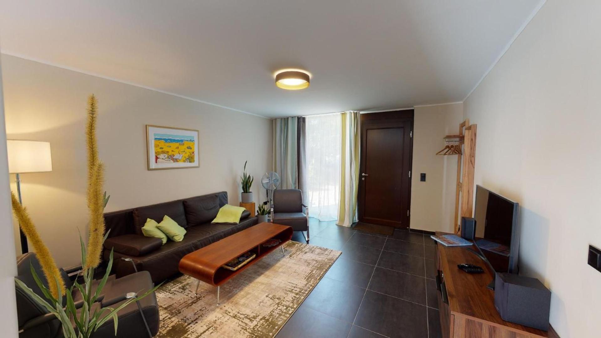 One-Bedroom Apartment photo 1