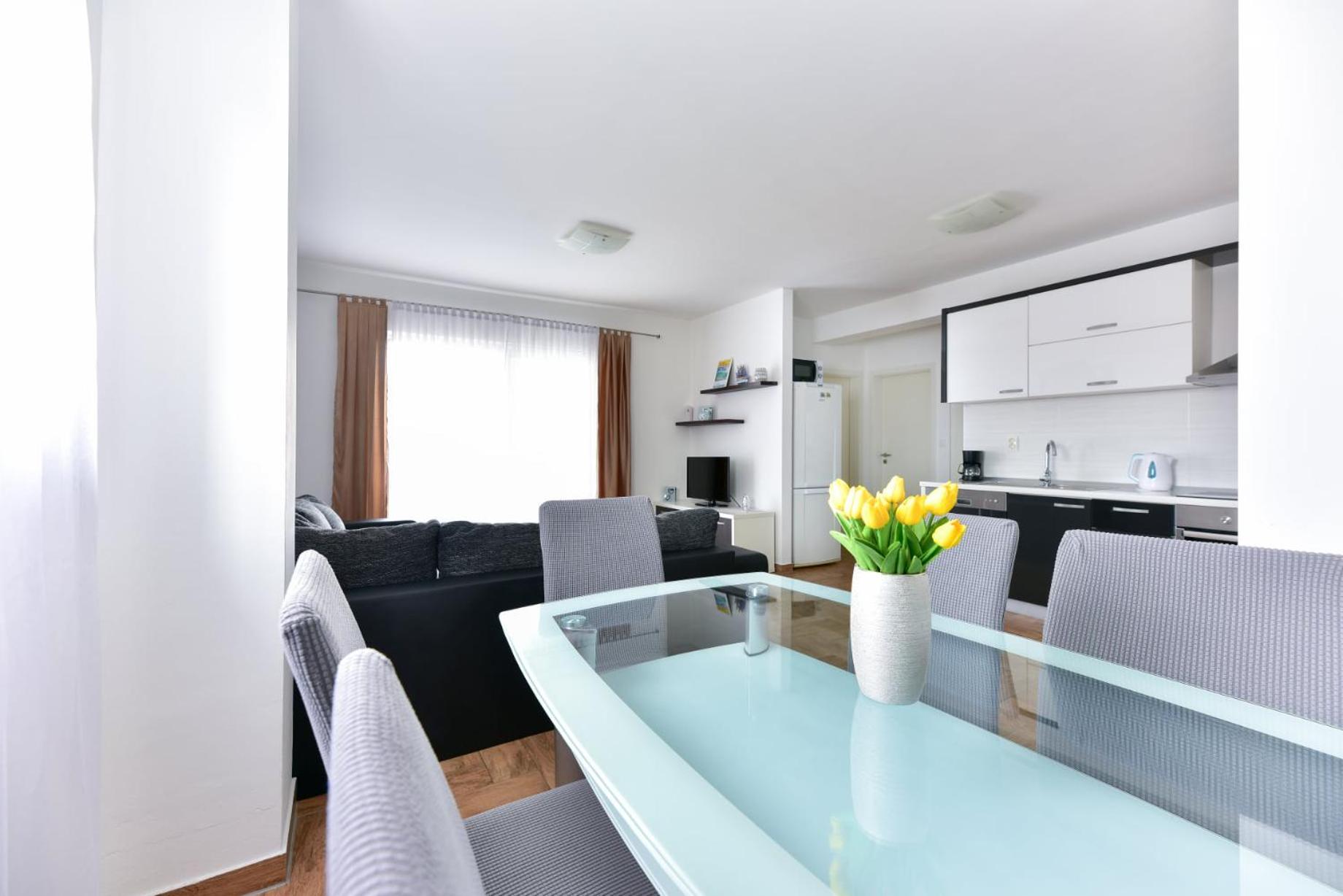 Two-Bedroom Apartment with Terrace photo 2