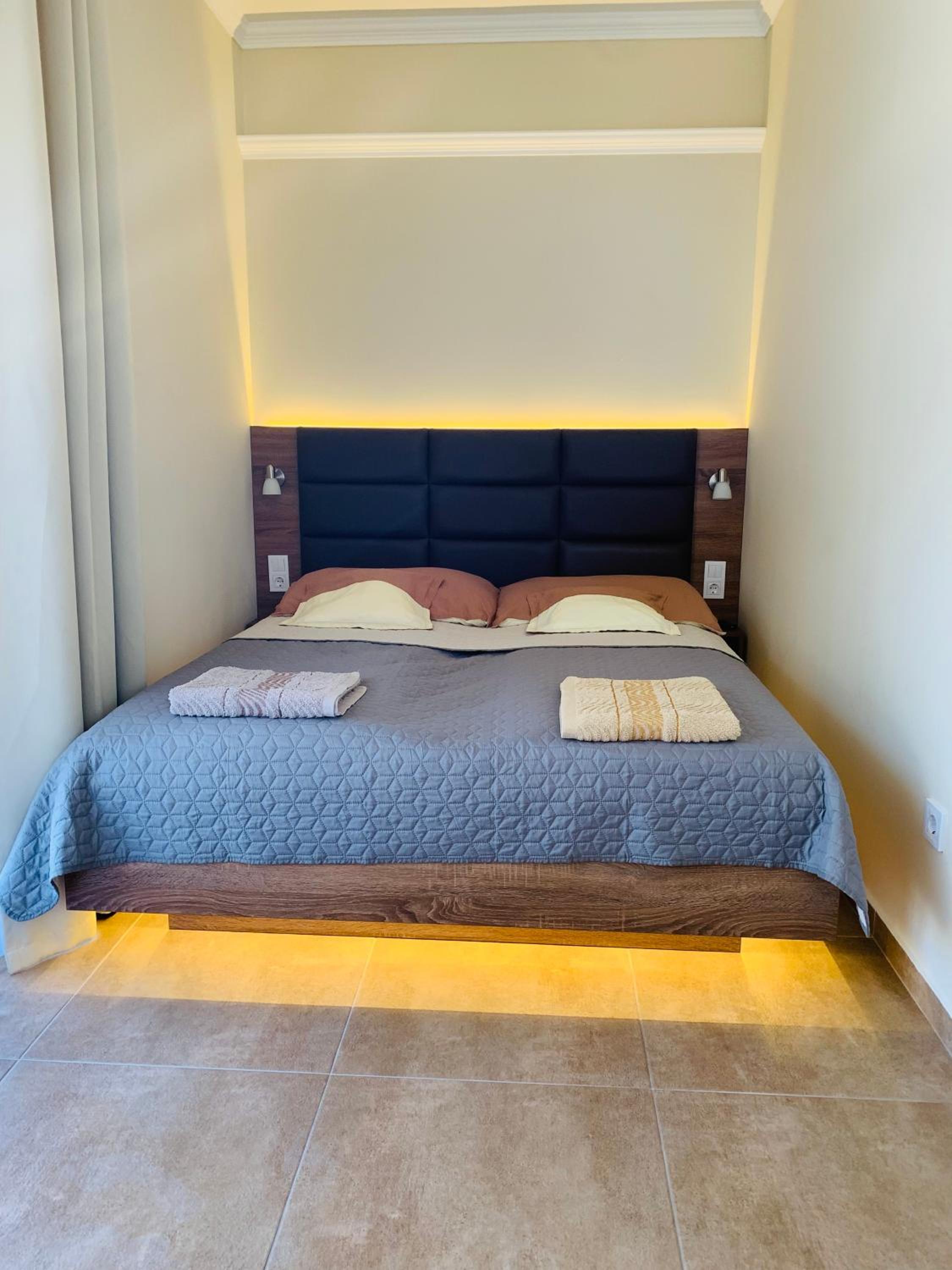 Double Room with Patio - Photo 2